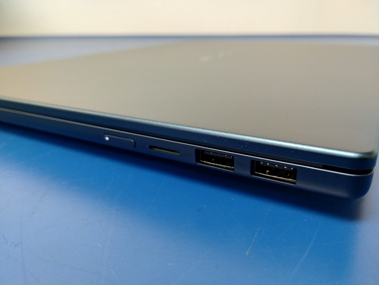 LENOVO SLIM 7 14ILL10, Intel Core Ultra 7 258V, 2.20 GHz, 32 GB RAM, 1 TB NVMe