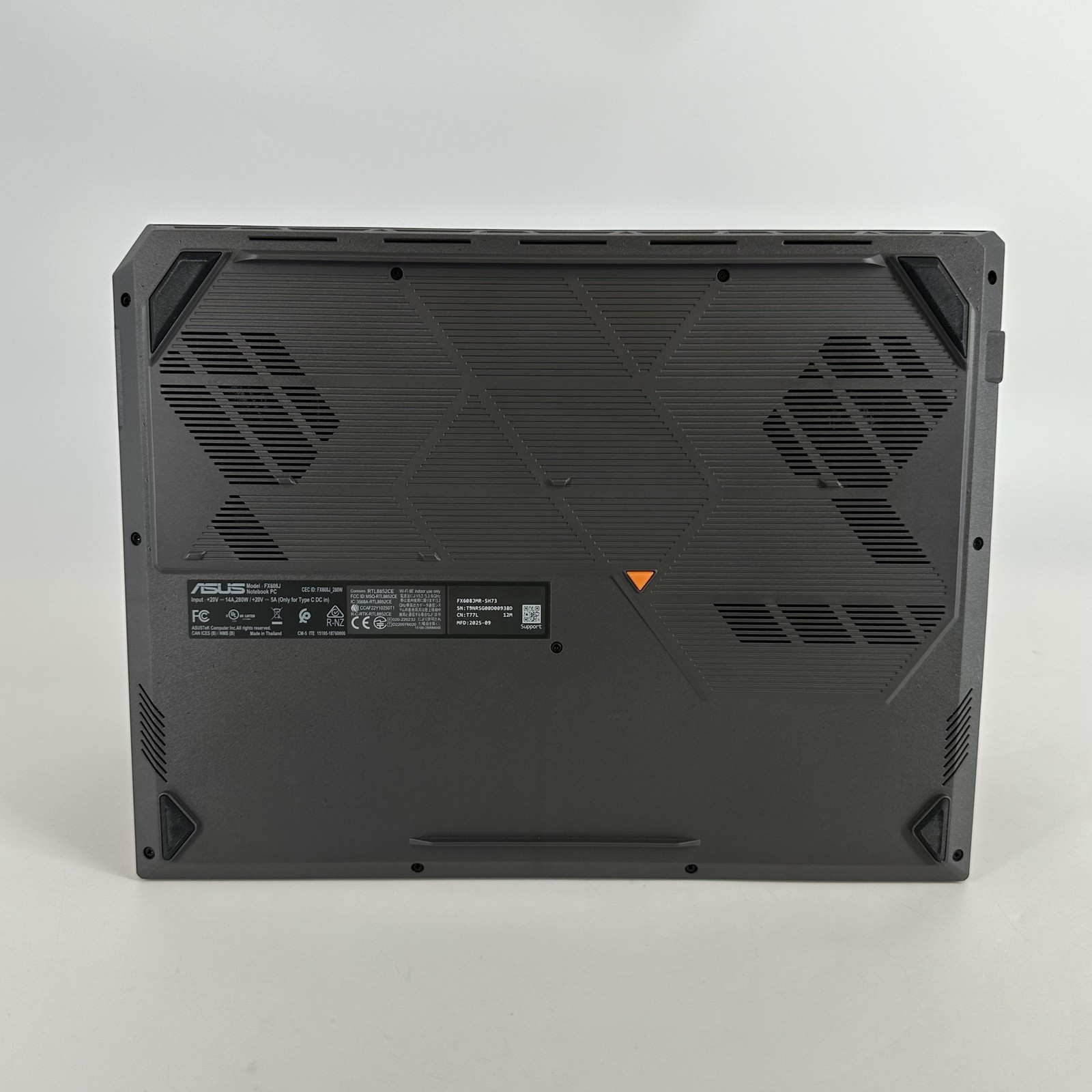 Asus TUF F16 165Hz FHD+ 2.2 GHz i7-14650HX 16GB 512GB SSD RTX 5060 BENT FRAME