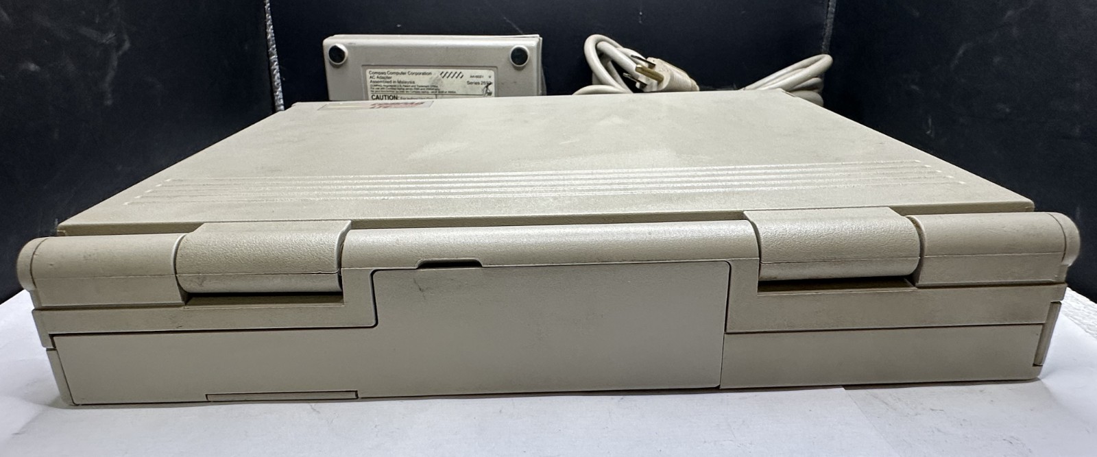 VINTAGE COMPAQ LTE/286 LAPTOP W/ AC ADAPTER, STRICTLY AS IS FOR PARTS/REPAIR!