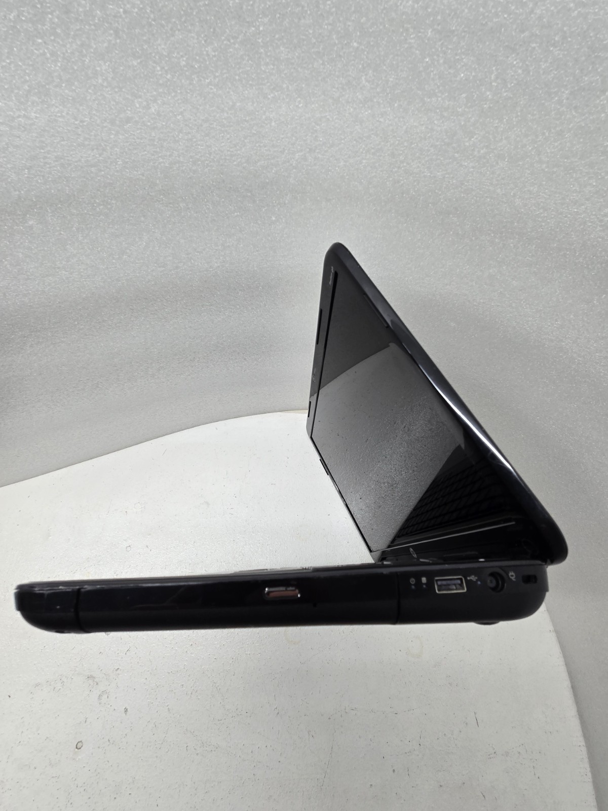 HP Pavilion g6-2010nr 15.6” Laptop Intel i3-2350M @2.30GHz 4GB No HDD NO OS (FL)