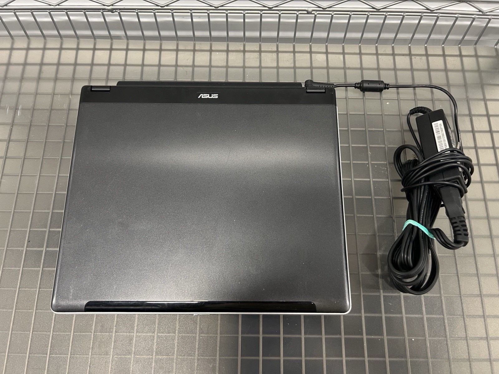 ASUS M5200N Intel Pentium M 12″ Laptop 256MB Ram Chinese Laptop Windows XP WiFi