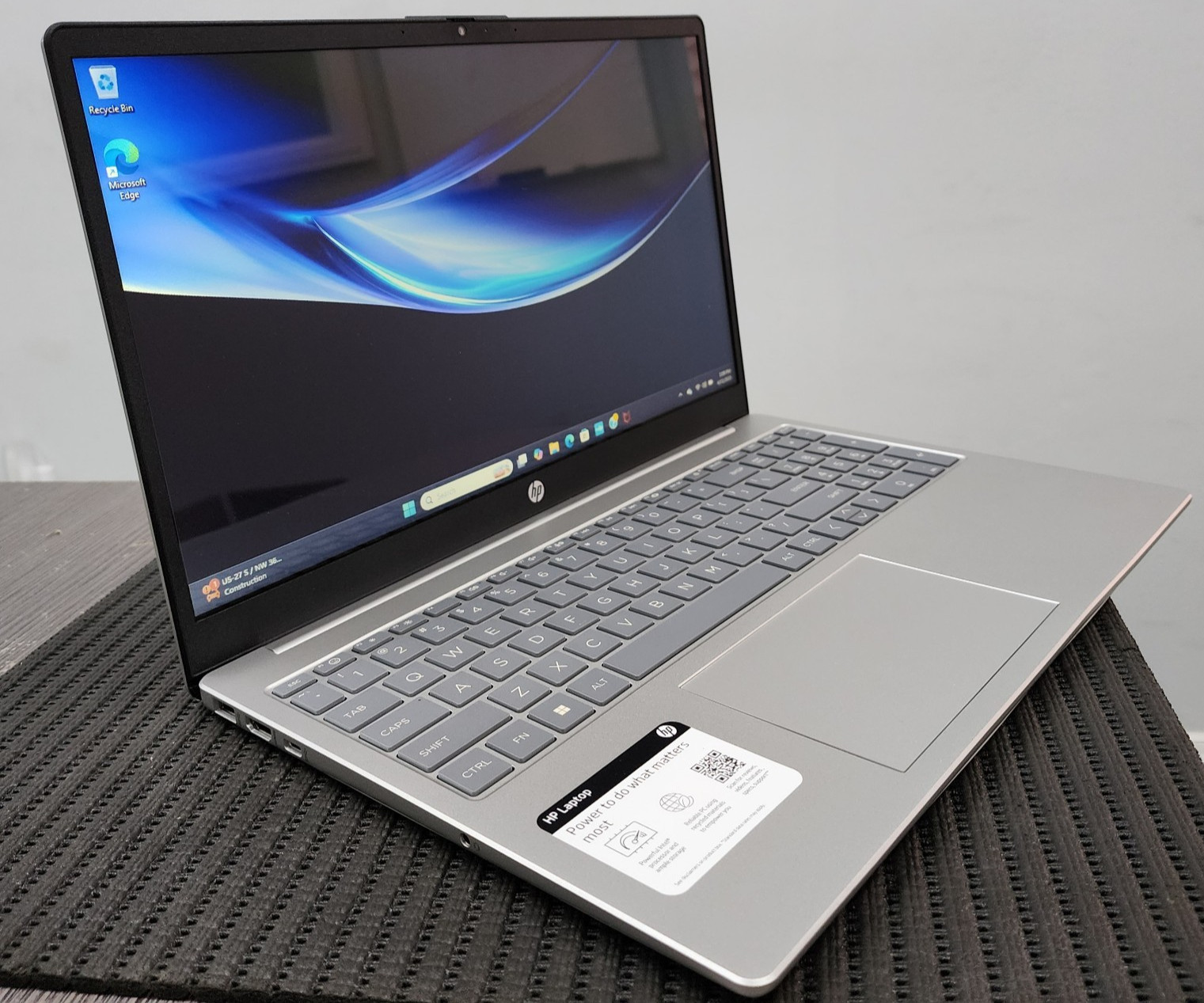 HP Laptop 15-fd0023dx 15″ HD Touch i3-1215U 1TB 16GB