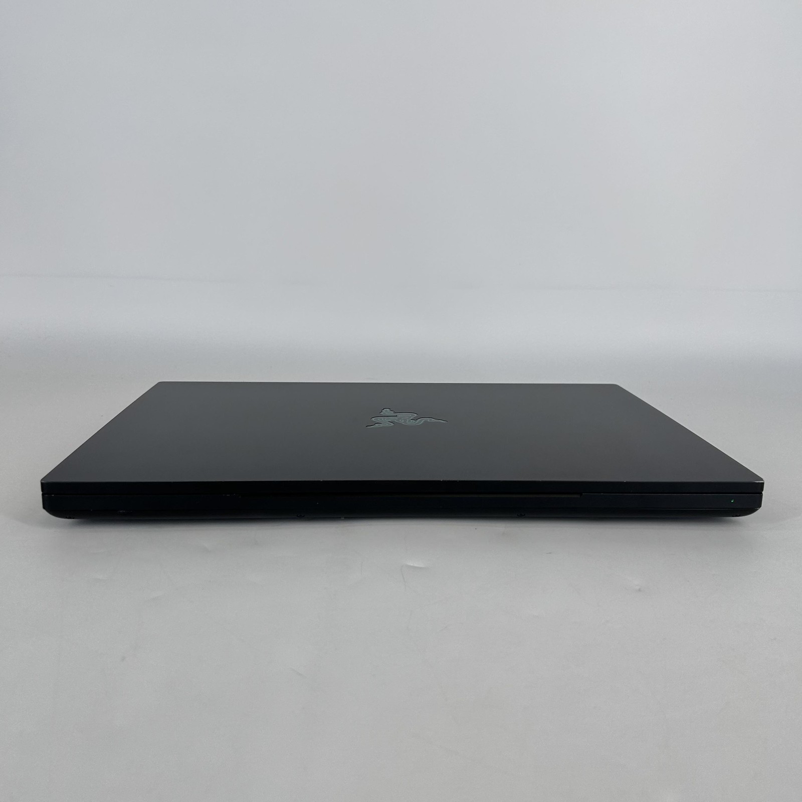 Razer Blade 16 Black 120Hz UHD+ 2.2GHz i9-13950HX 32GB 1TB SSD RTX 4070 Pink Hue