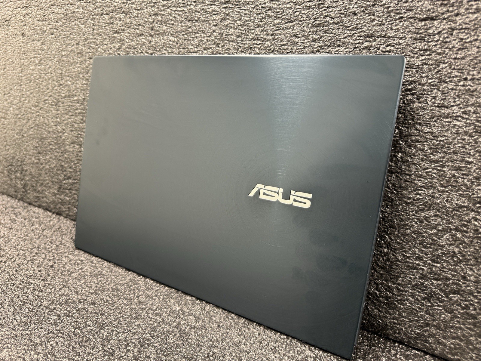 ASUS ZenBook Duo 14″ Laptop (32GB RAM, MX450, 1TB SSD, Intel Core i7 11th) USED