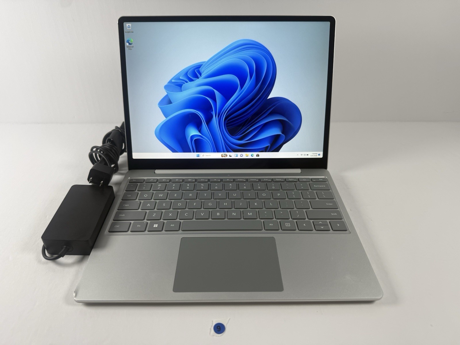 Microsoft Surface Laptop Go 2 2013 12.4″ i5-1135G7 256GB SSD 16GB RAM Win 11 Pro