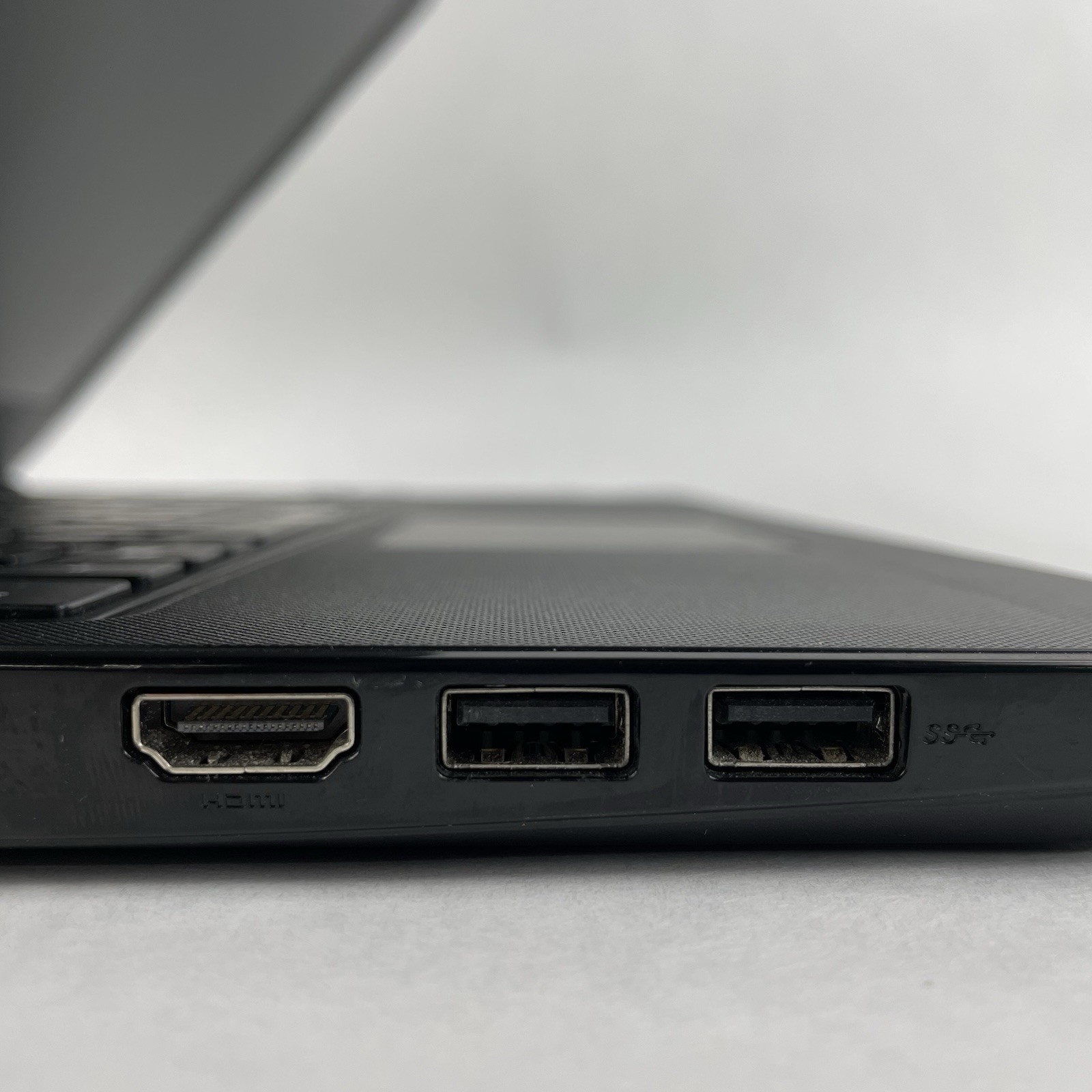 Dell Inspiron 3576 15.6″ i5-8250U 1.60 GHz 8 GB RAM No SSD/OS/AC/Batt