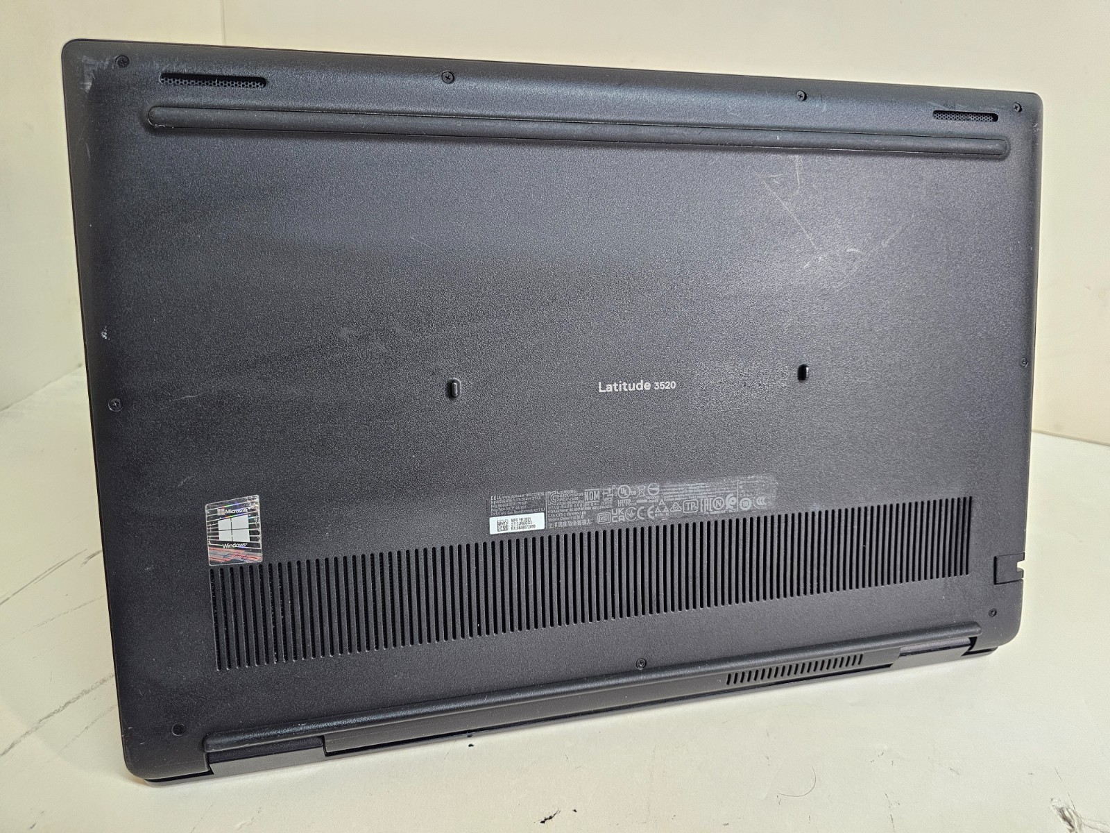 Dell Latitude 3520 Laptop – 2.4 GHz i5-1135G7 8GB 256GB SSD Webcam 15.6″ – SP1