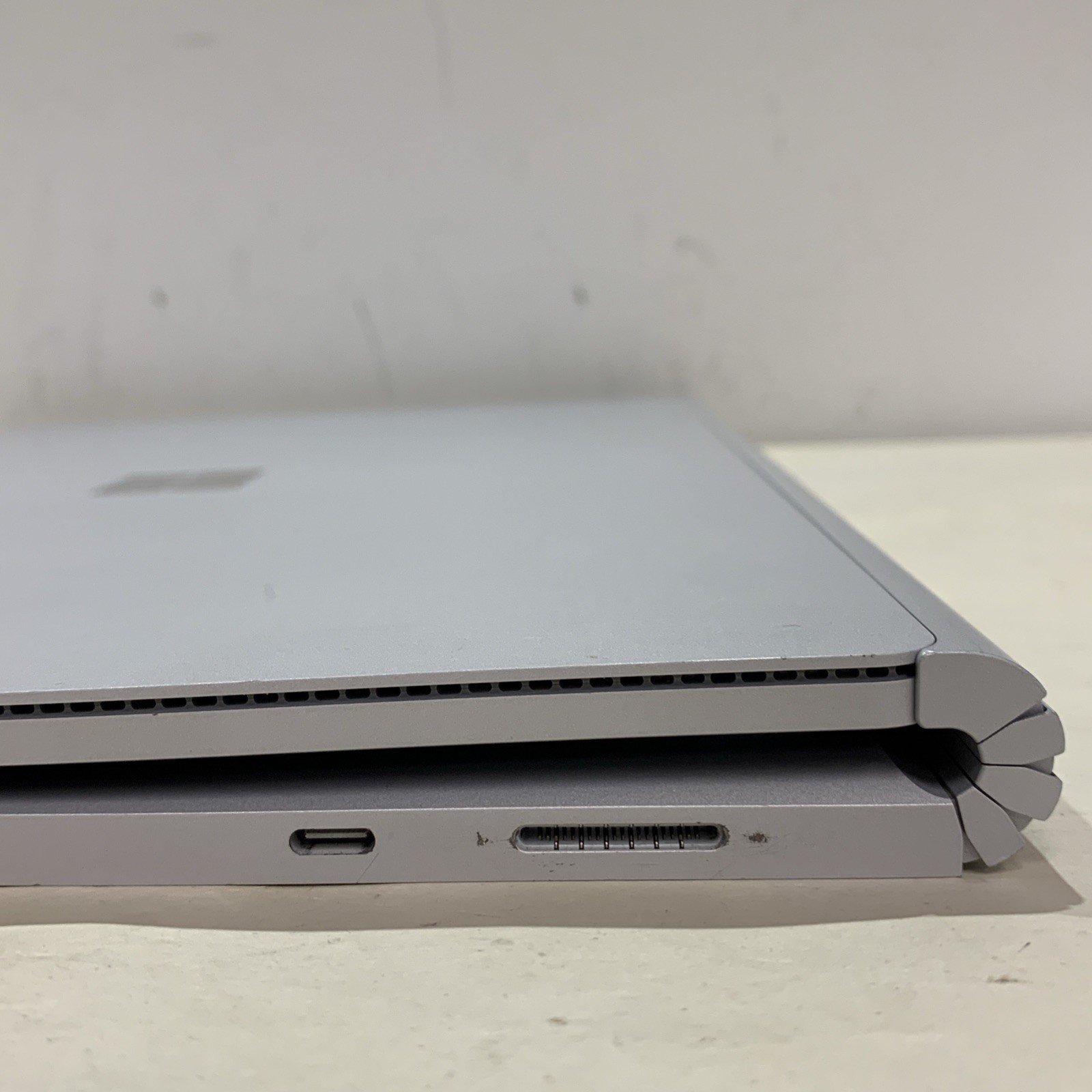 Microsoft Surface Book 2 i5-8350U 16GB RAM 256GB SSD Win11 Pro