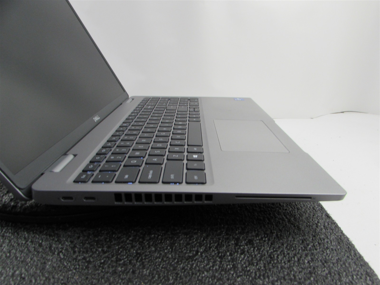DELL LATITUDE 5520 1920X1080 FHD CORE I7-1185G7 512GB SSD 16GB RAM NO O.S
