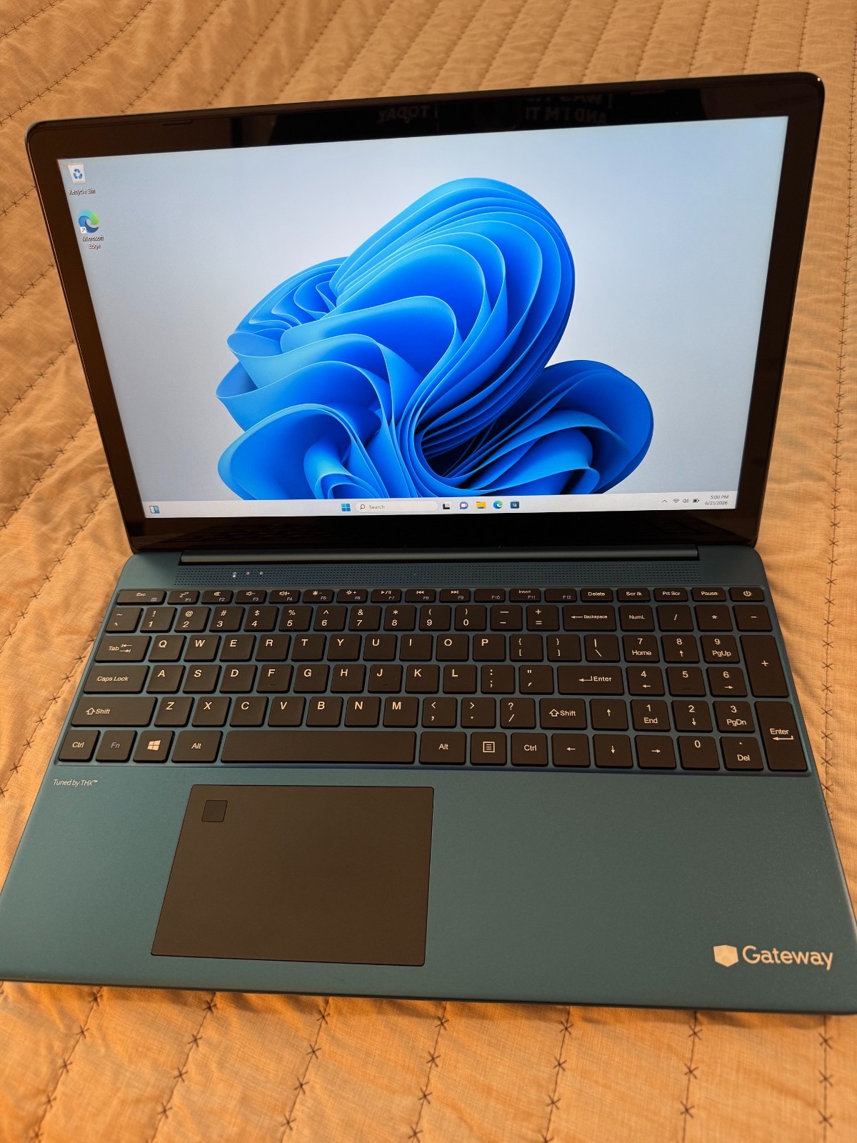 Gateway GWTN156-9BL 15.6″ FHD i5-1135G7 2.4GHz Intel Iris Xe Graphics 16GB RAM
