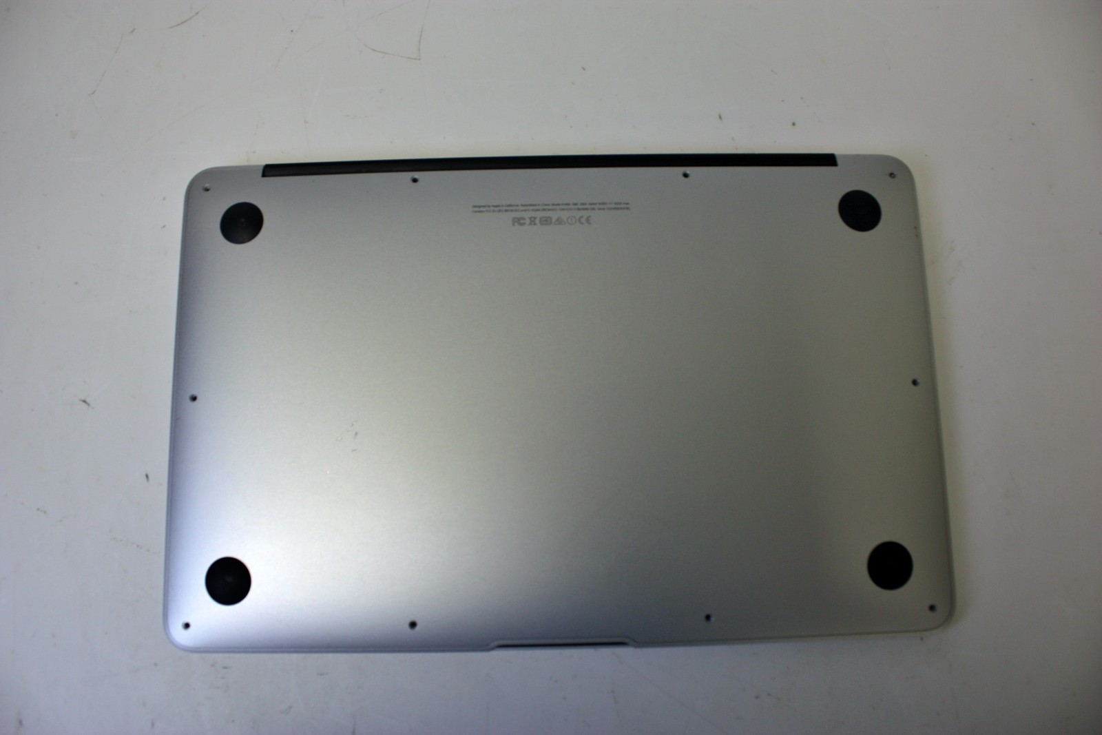 Macbook Air 11″ A1465 I5-5250U 4GB RAM