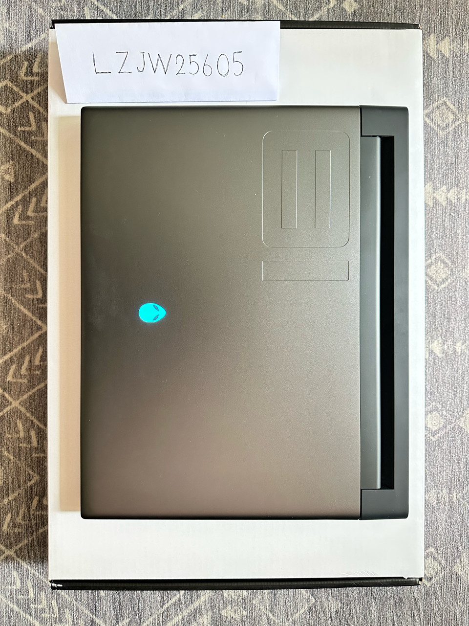 Alienware m18 R2 – i9-14900HX / RTX 4090 / 64GB / 2TB / QHD+ 165Hz – Great look