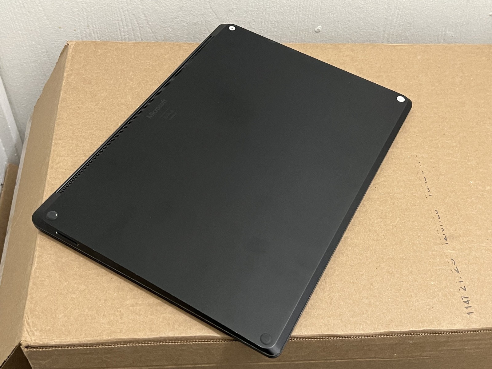 Microsoft Surface Laptop 2 Black 13.5” i7-8650U 2.11GHz 8GB 256GB SSD Model 1769
