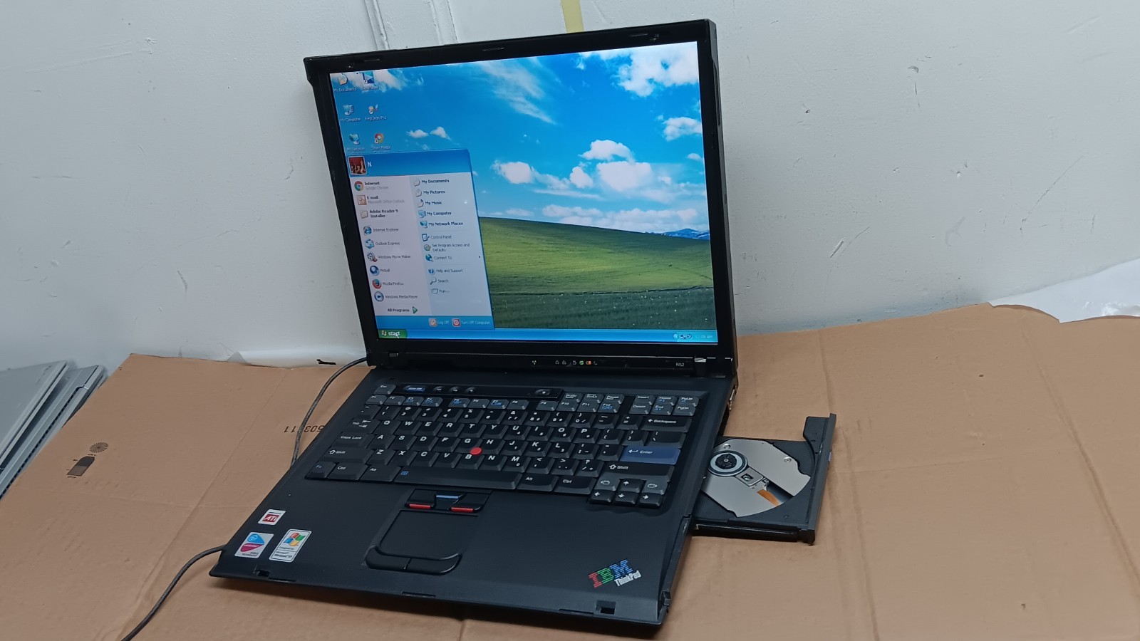 Retro Loaded IBM Thinkpad R52 Gaming Laptop 1.73 GHz 2 GB Ram Windows XP Hme SP3