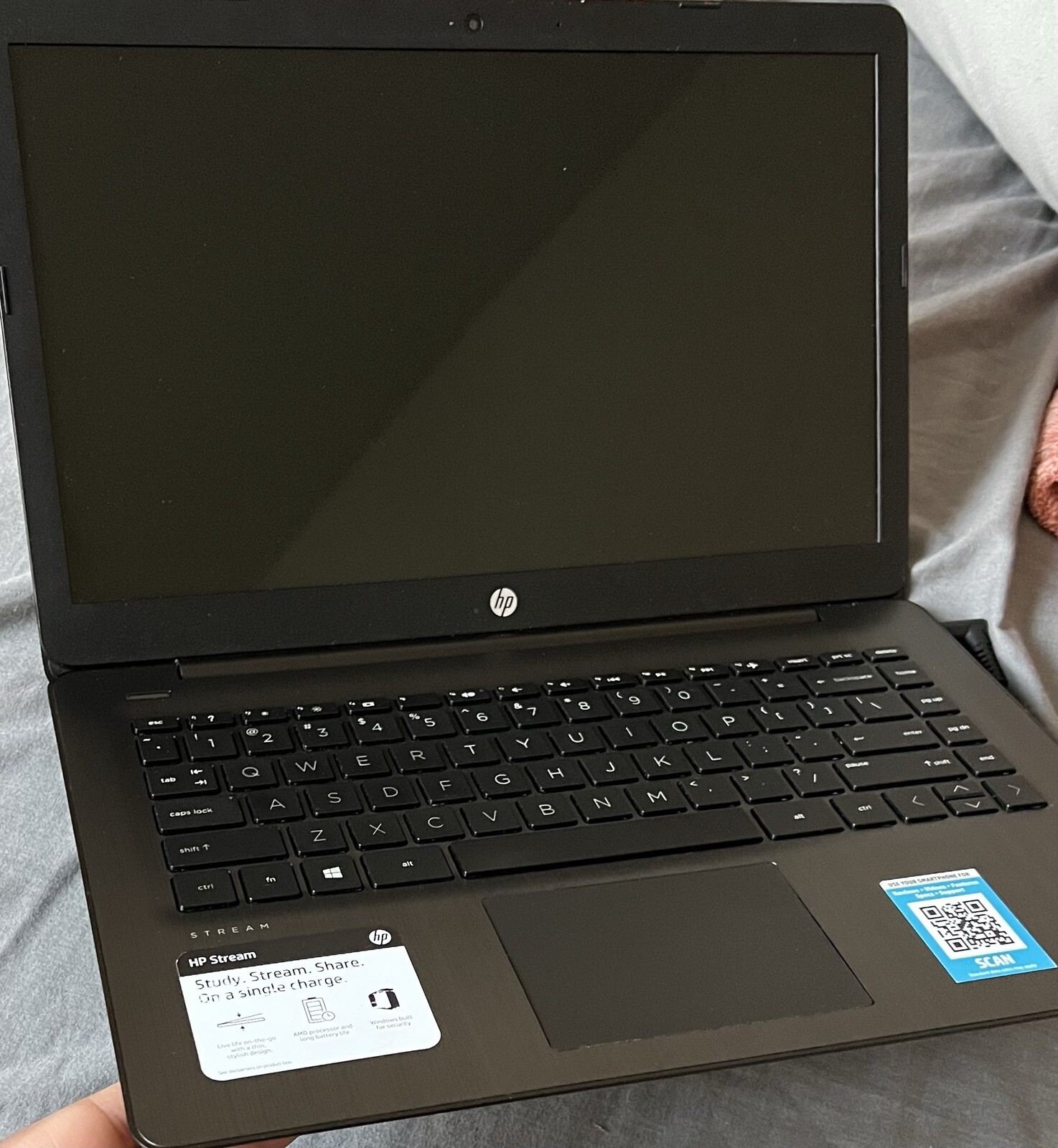 HP ‎14-CB171WM Stream 14″ (64GB, Intel Celeron N4000, 1.1 GHz, 4GB) Laptop-Black