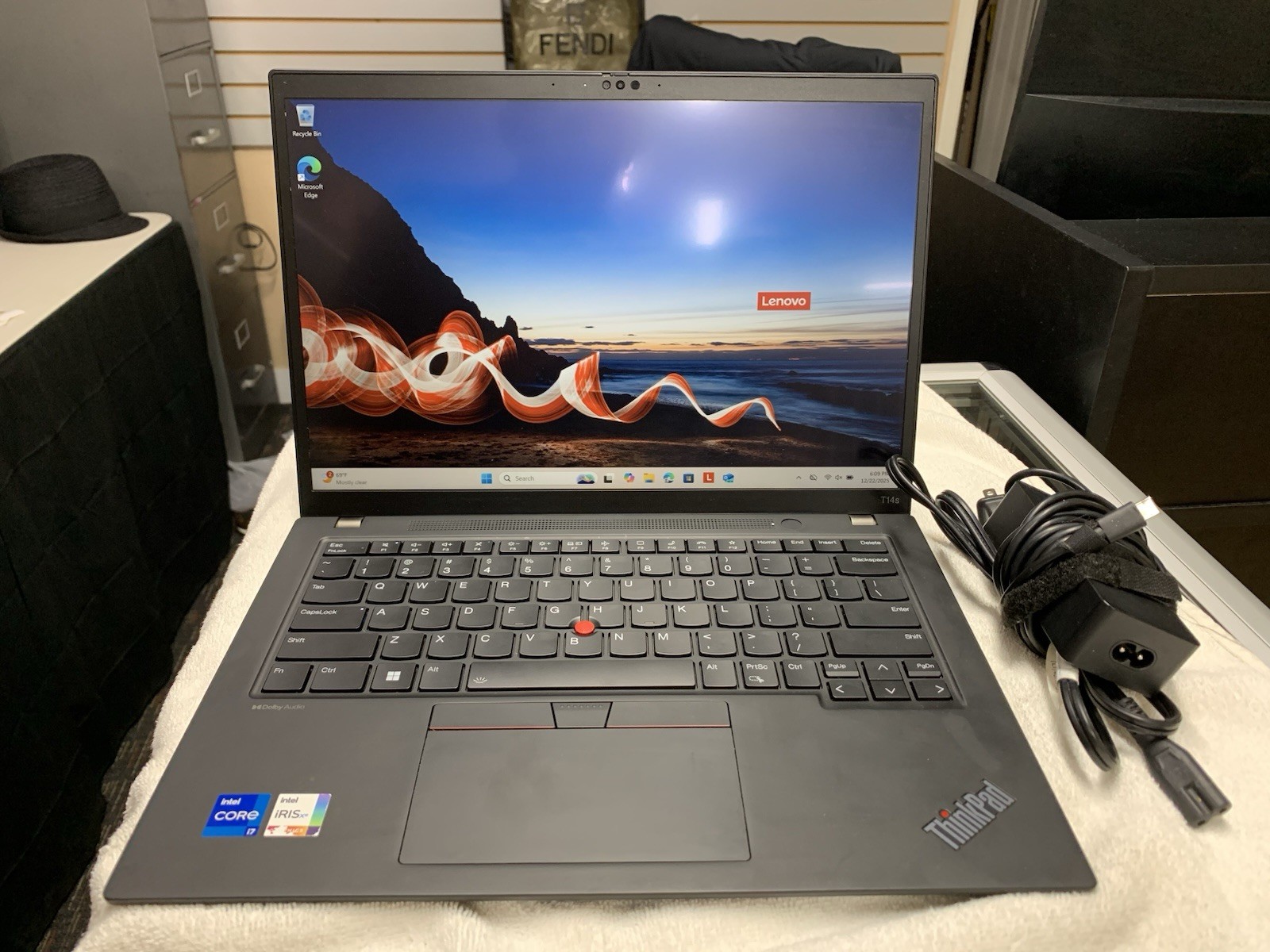 Lenovo Thinkpad T14s Gen. 4 14″ Laptop (Intel Core i7-1355U 16GB RAM 1TB)
