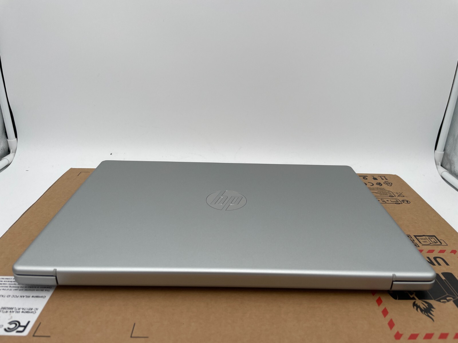 HP 14″ AMD Ryzen 3-7320U LPDDR5 4GB Radeon 256GB Windows 11 Home Silver – NOB