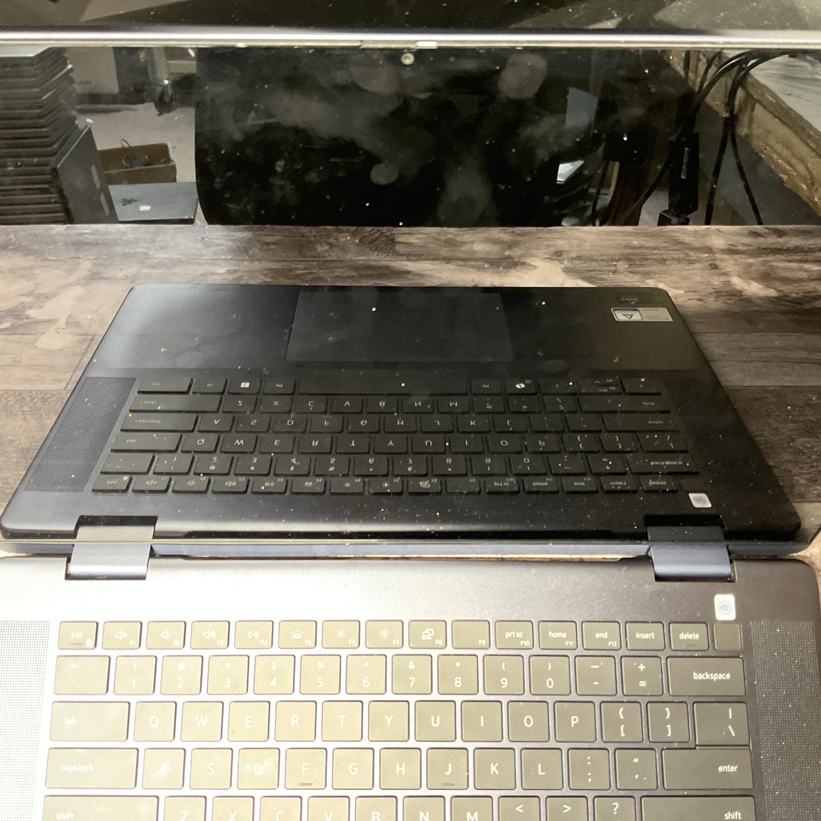 Dell Inspiron 16 7640 2-in-1 / Core Ultra 7 / 32GB / No POST / No SSD / M5