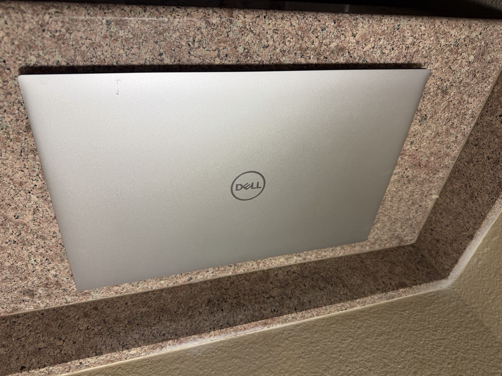 Dell XPS 17 9700 17″ 4K Touchscreen i7-10750H 2.6GHz 16GB RAM 1TB SSD 1650 Ti