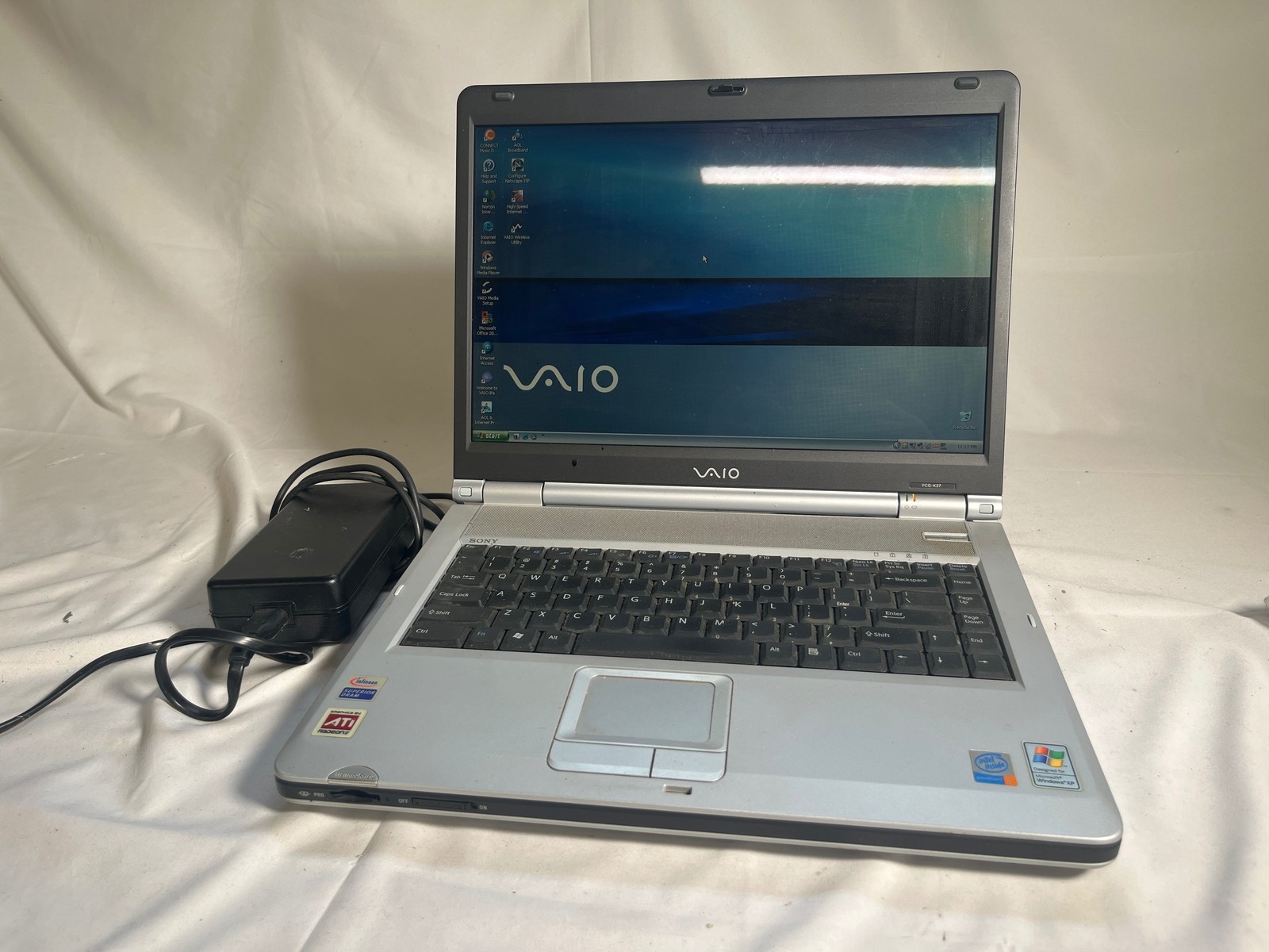 Sony VAIO PCG-K37 (PCG-9S1L) Win XP Pentium 4 3.2GHz 1GB RAM 15.4″