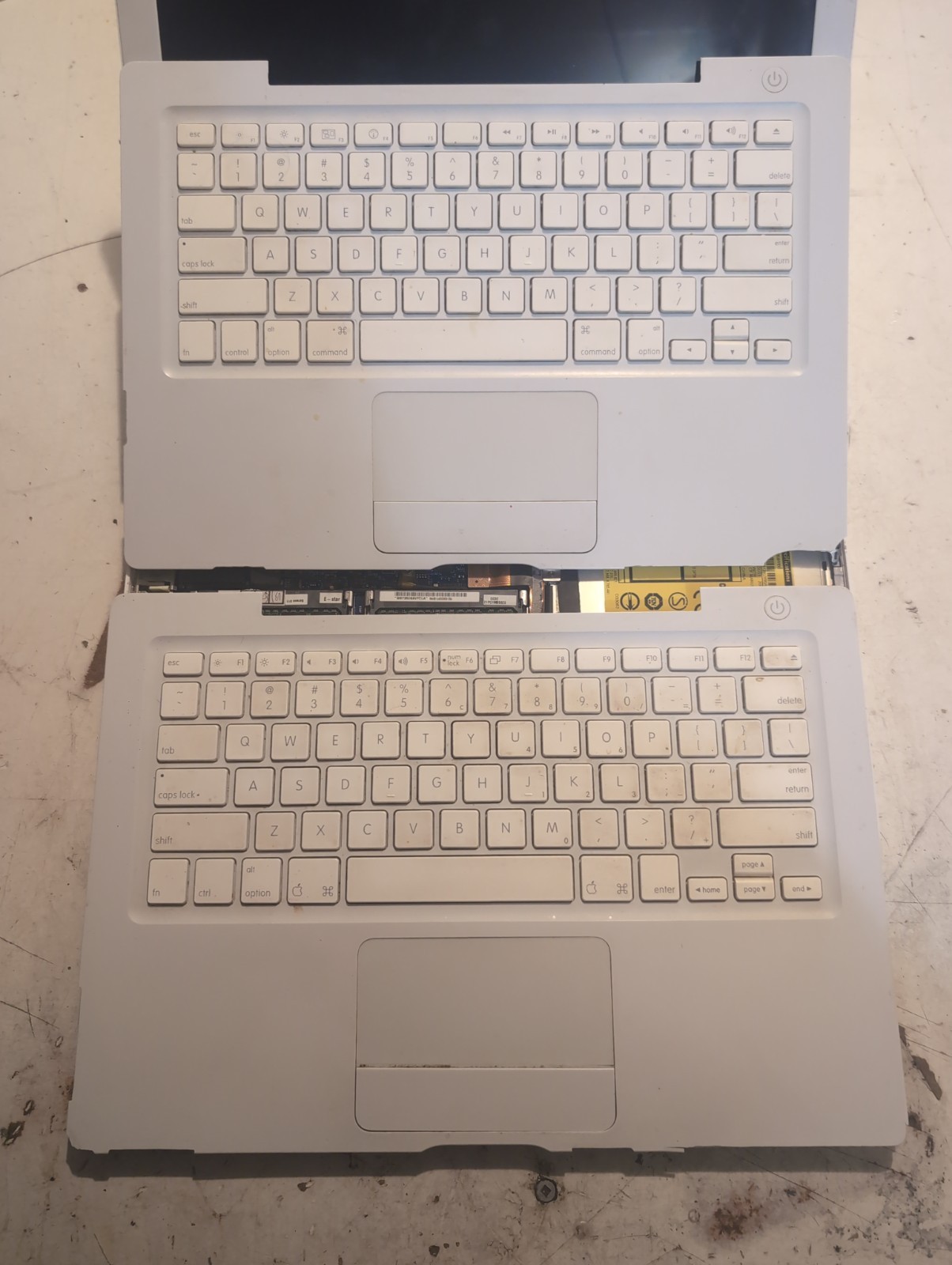 Broken Old Mac Laptop CW-8221-C for Parts Not Working As-Is Read Description