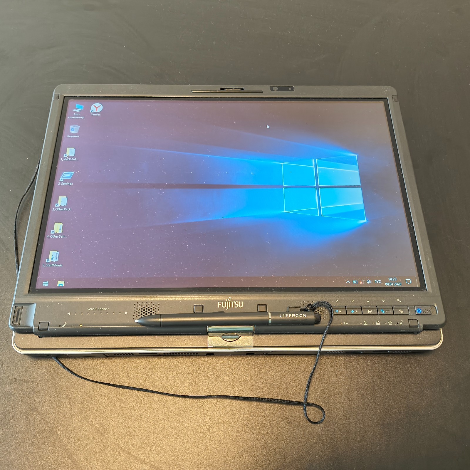 Fujitsu Lifebook T901 Laptop/Tablet i5, 8 GB RAM, 1 TB HDD, Win10 installed+case