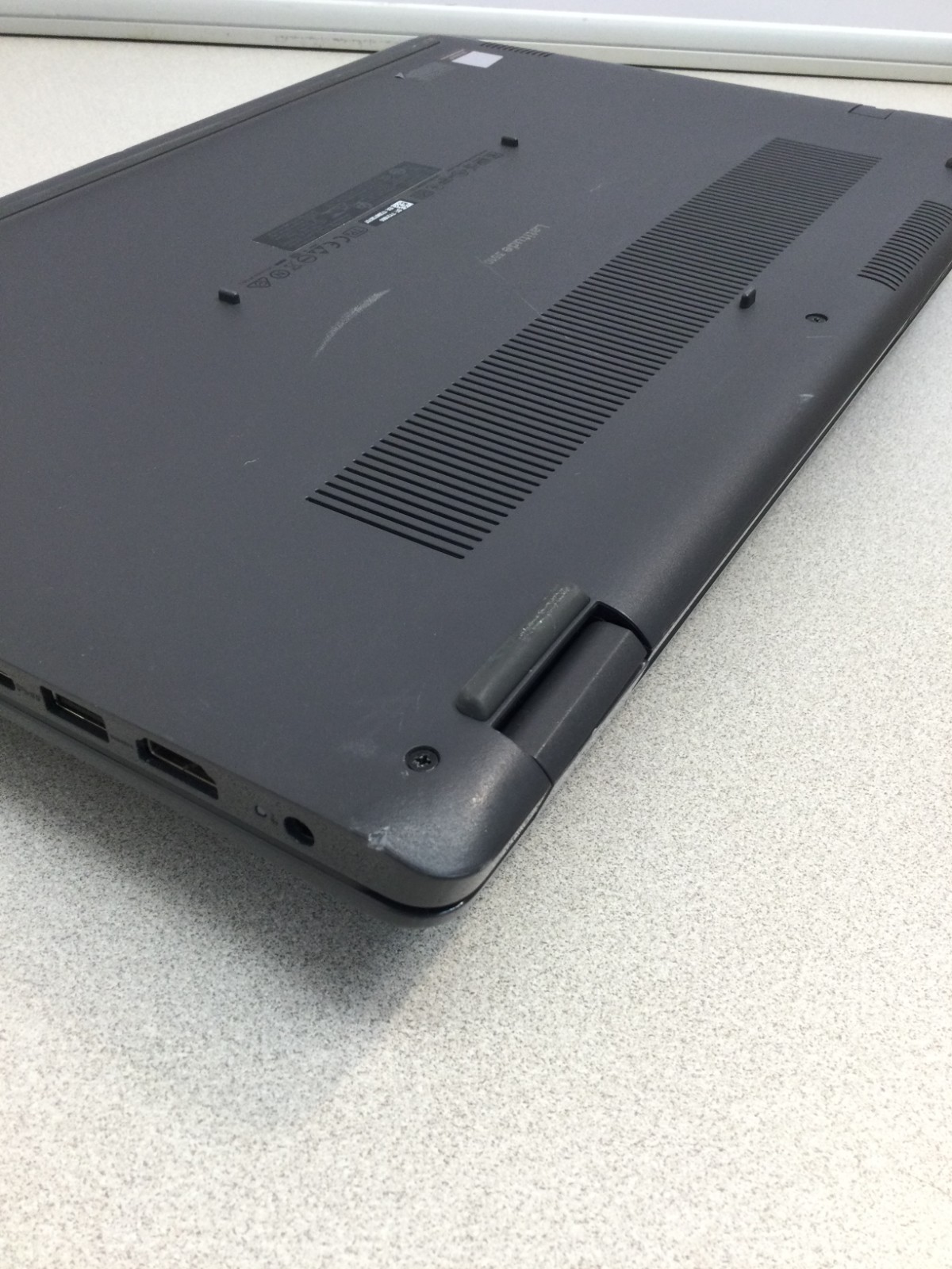 Dell Latitude 3510 15.6″Core i5 10TH GEN 12GB RAM 256GB SSD 1.60ghz** RAED**