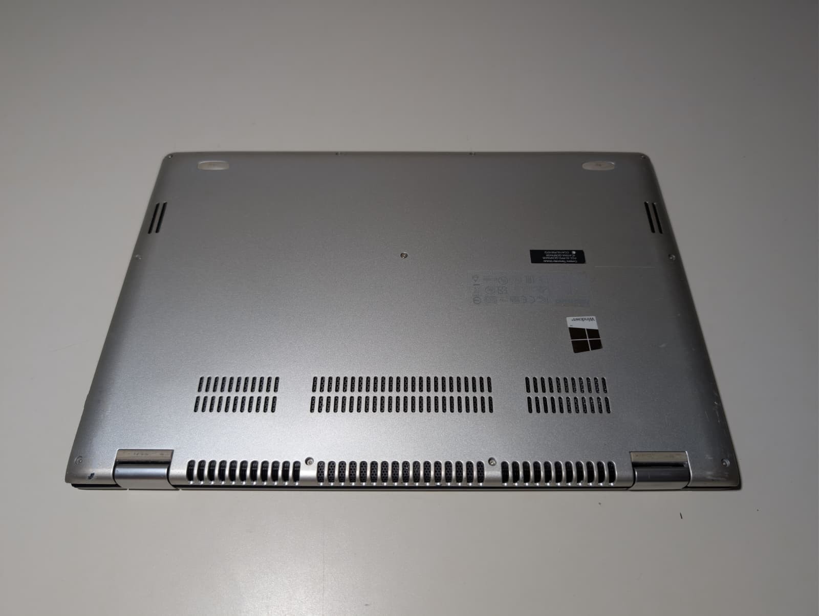 Read! Lenovo Yoga 700-14ISK 2-in-1 | i7-6500U 8GB RAM NO SSD | Backlit NVIDIA