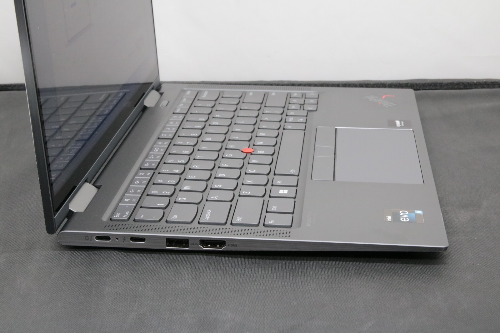 Lenovo ThinkPad X1 Yoga Gen 7 – i5-1235U – 16GB, 256GB, Windows 11 +Adapter