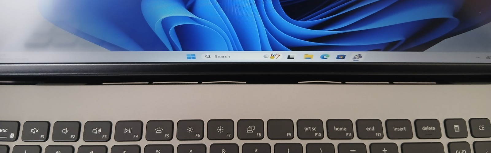 DELL VOSTRO 5620 i7-1260p 16″ FHD 16/512***READ