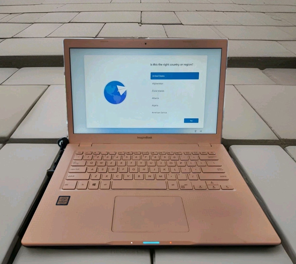 ASUS ImagineBook MJ401TA 14″ FHD Intel M3 8100Y, Pre-owned, Sleeve & 2 Chargers