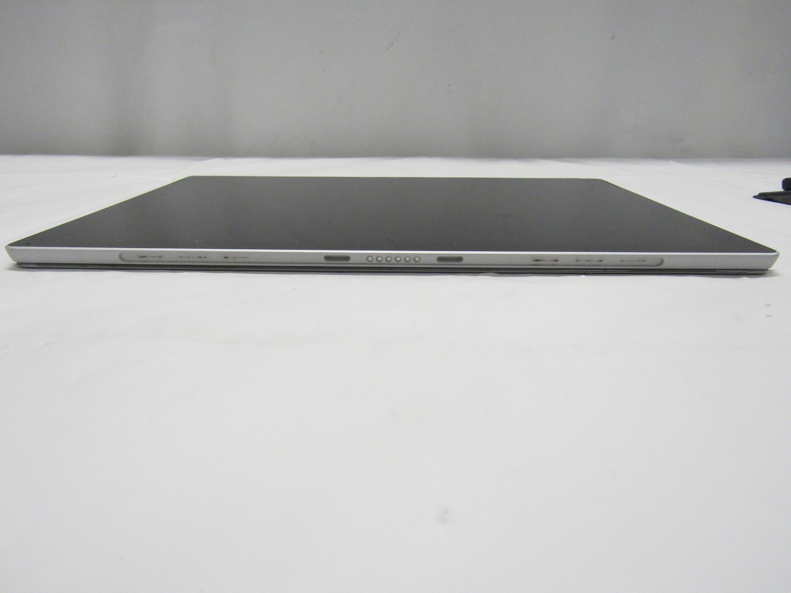 Microsoft Surface Pro 5 Intel i5-7300U 4GB RAM 128GB SSD 12.3″ NO OS BAD BATTERY