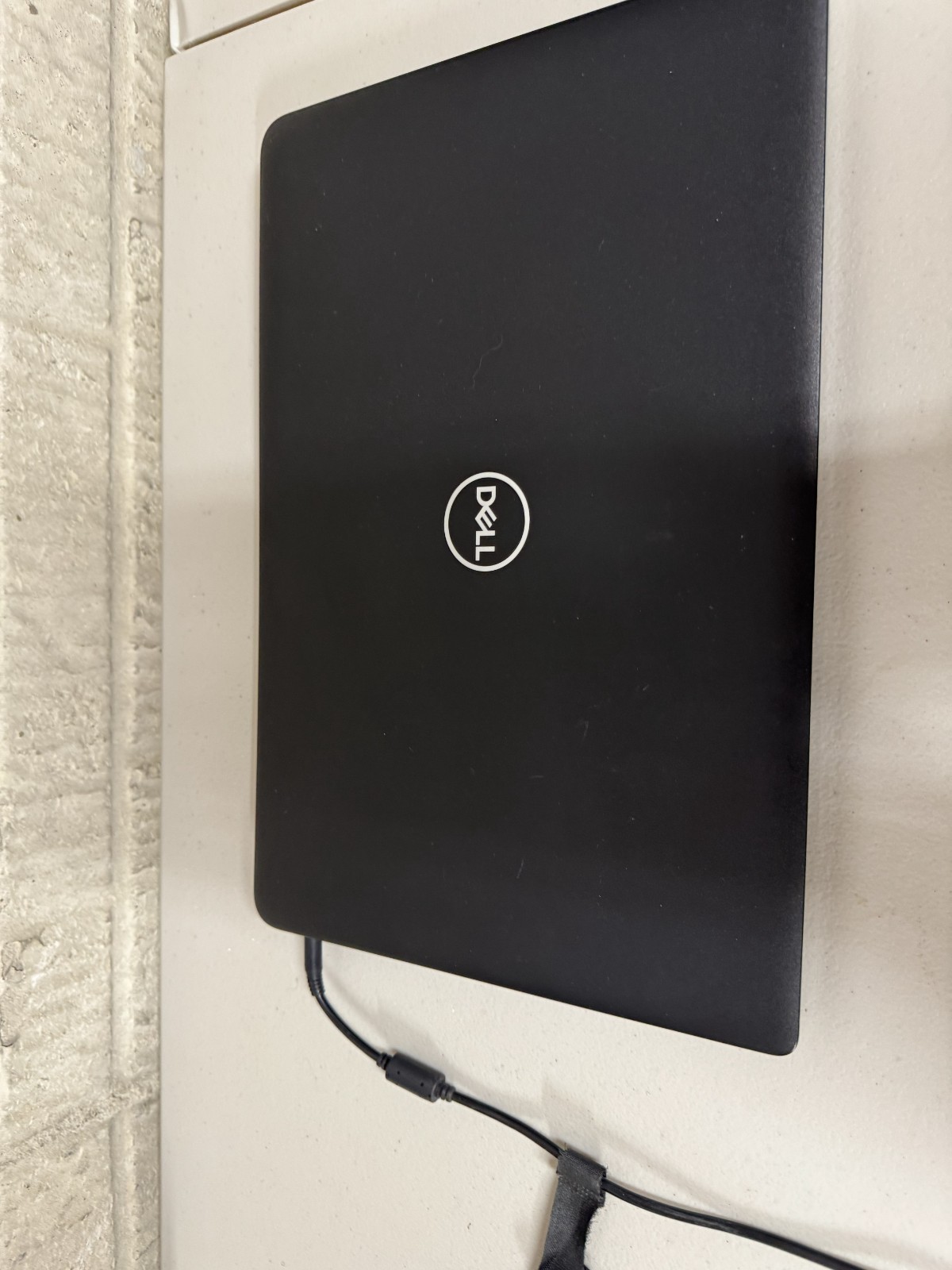 Dell Latitude 3500 i5-8265u 8gbram 240gb SSD windows 11