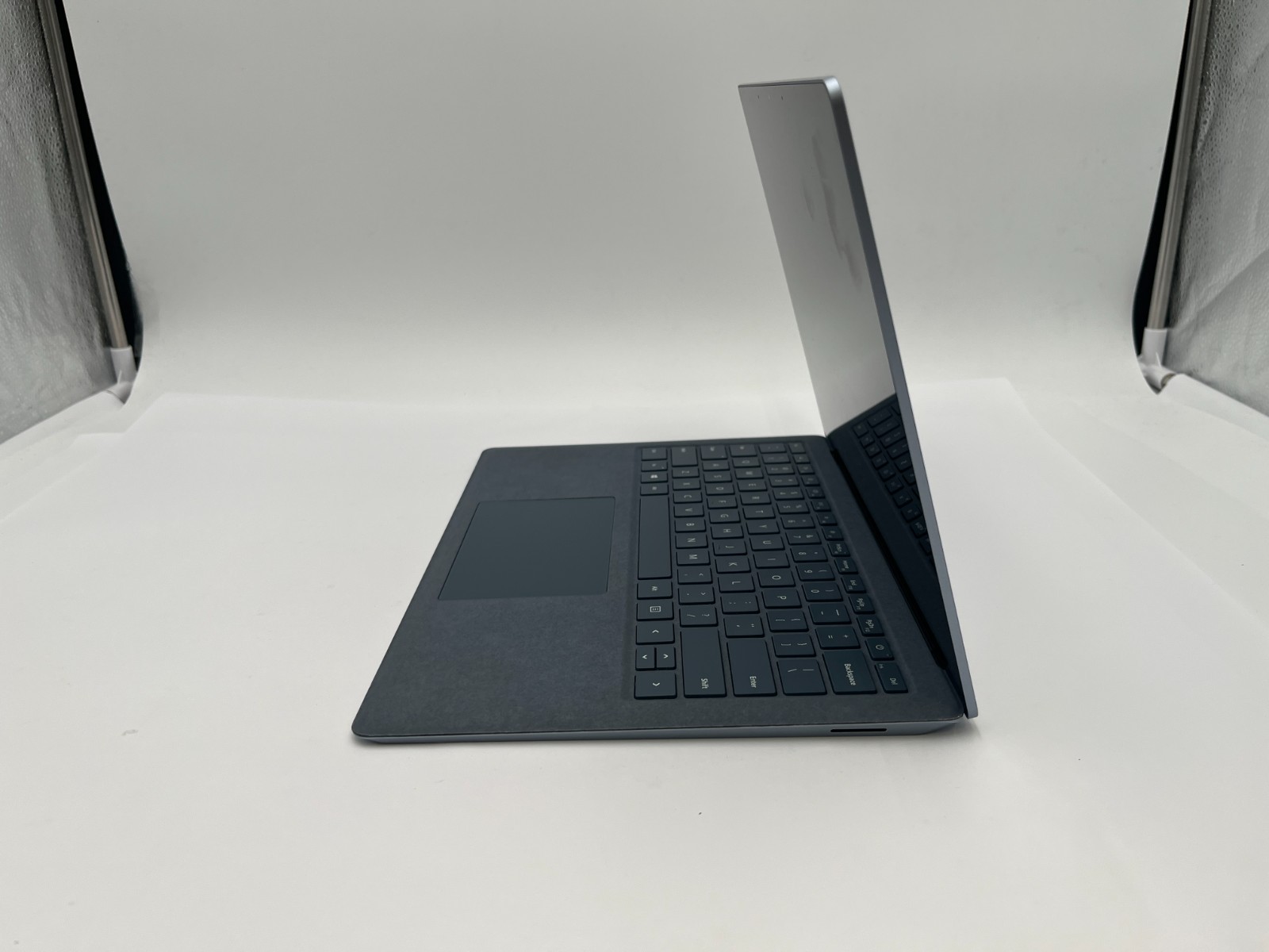 Microsoft Surface Laptop 4 1950 13.5″ Touch i7-1135G7@2.40GHZ 8GB RAM 512GB NVME