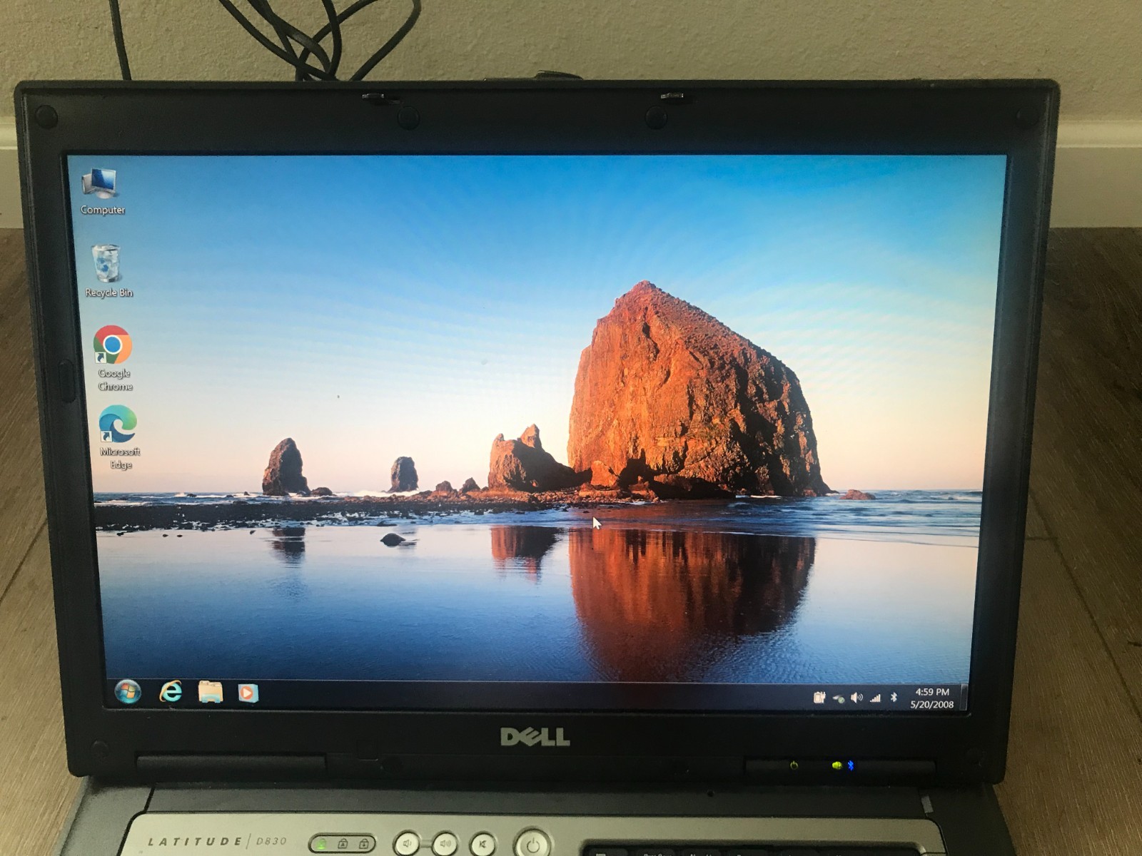 Dell Latitude D830 15.4″ Intel Core 2 Duo T7500 2.20GHz 3GB RAM 80GB HDD Win 7