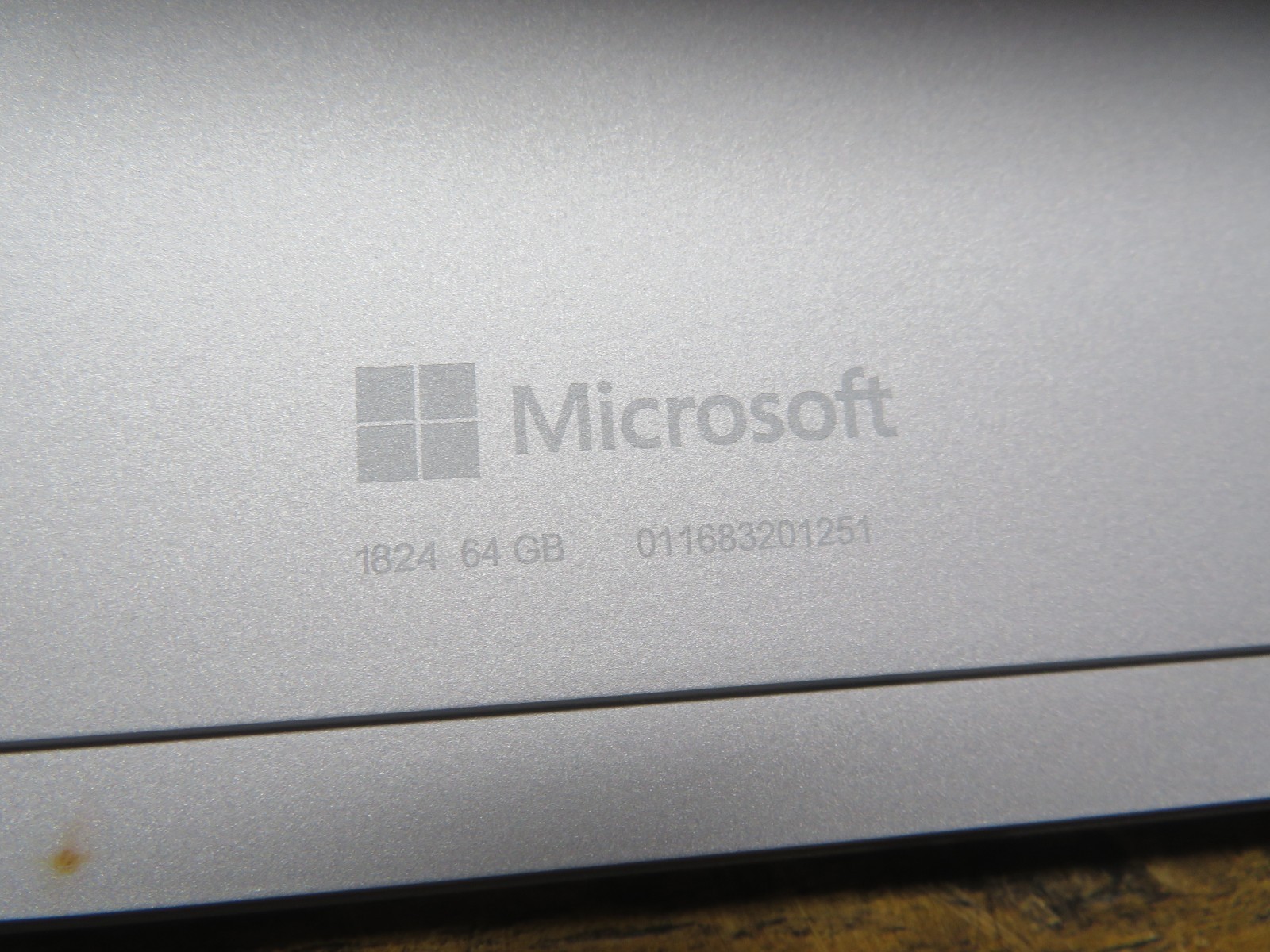 Microsoft Surface GO tablet 1824 Pentium 4415Y 4GB DDR3 64GB SSD BAD BATTERY