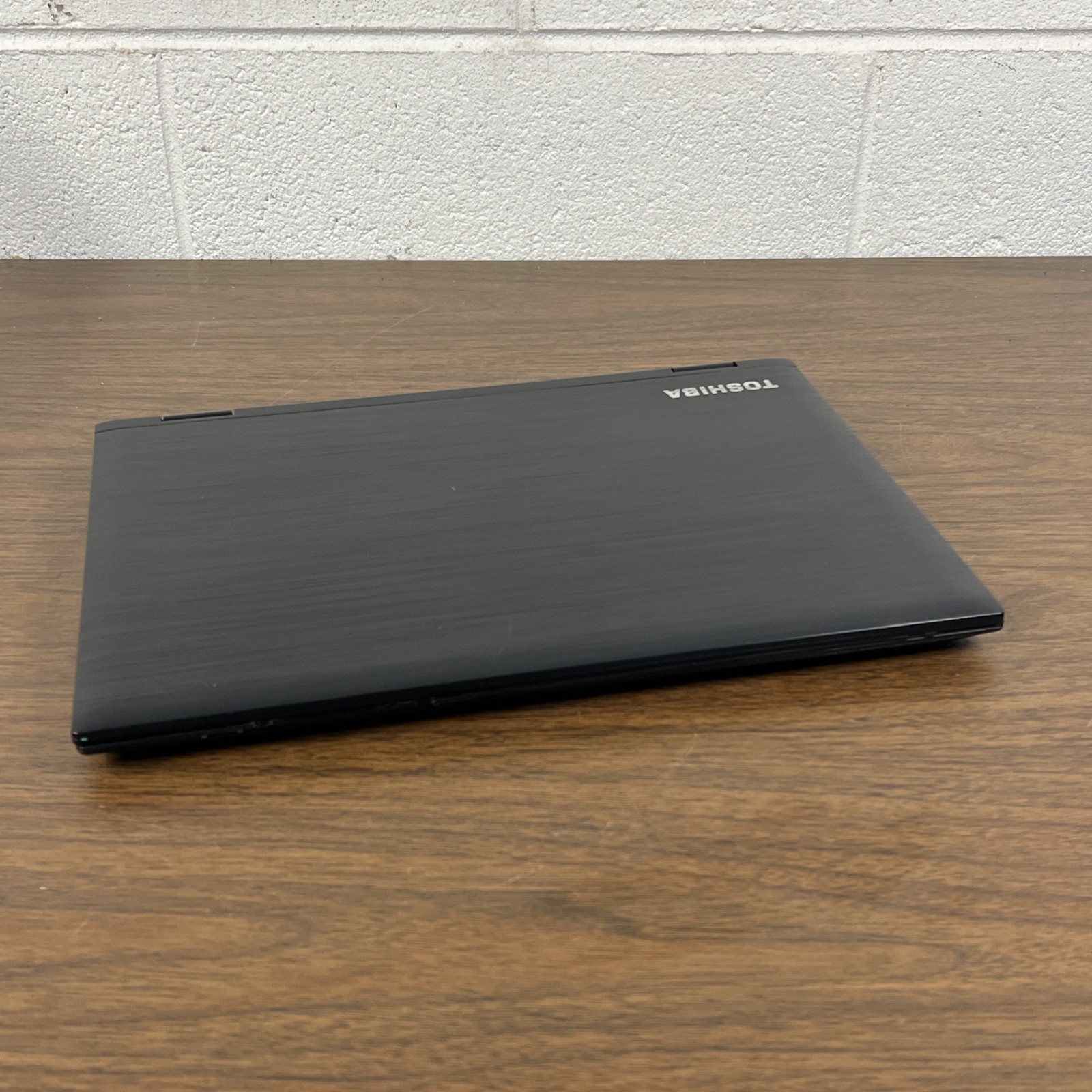 Toshiba Satellite E45W-C4200X 14in. 500GB, 6GB RAM Intel Core i3 5th Gen. 2.1GHz