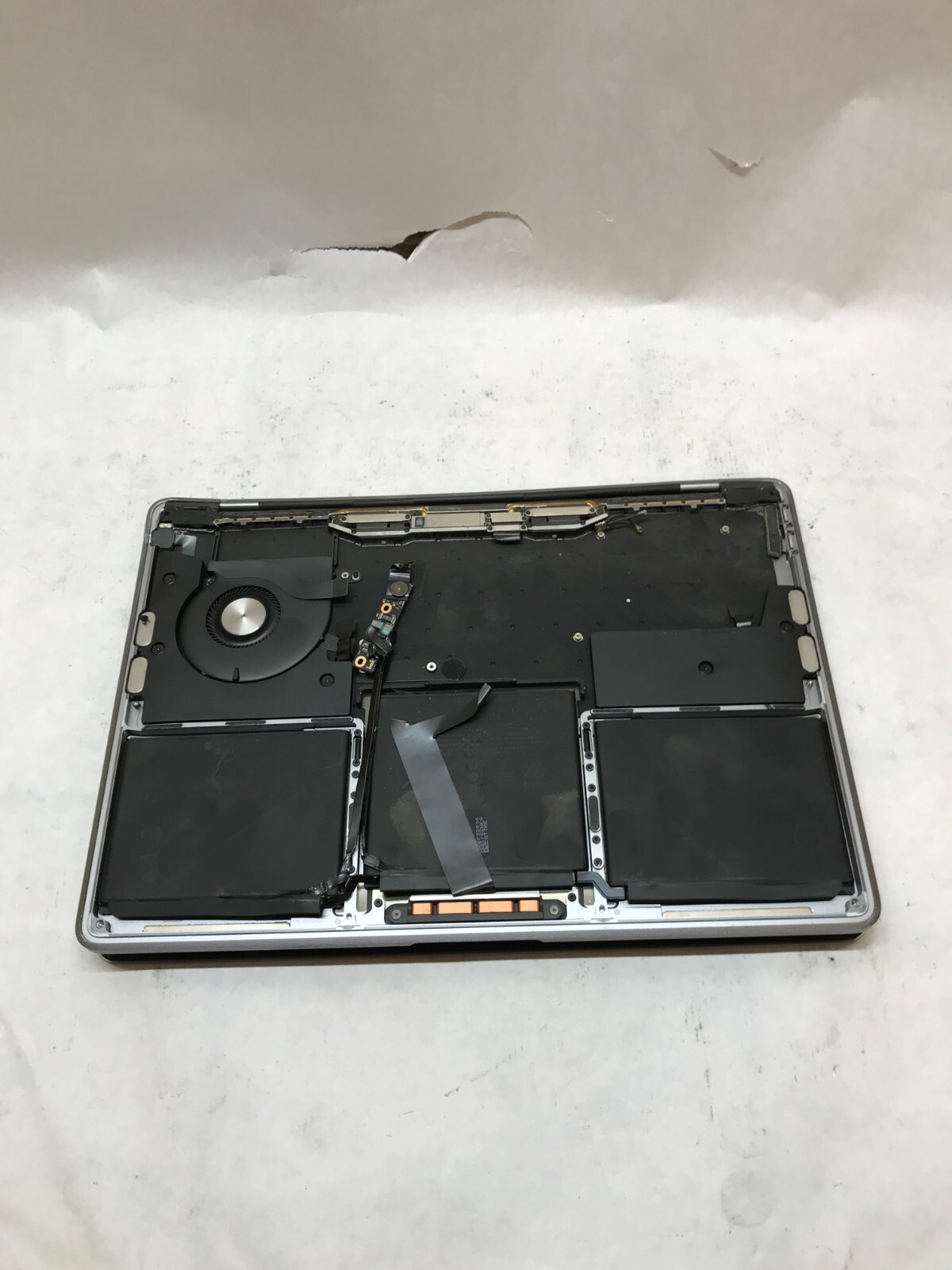 Apple MacBook Pro 2016 A1708 Chassis NO MOTHERBOARD For Parts No Battery – -DW