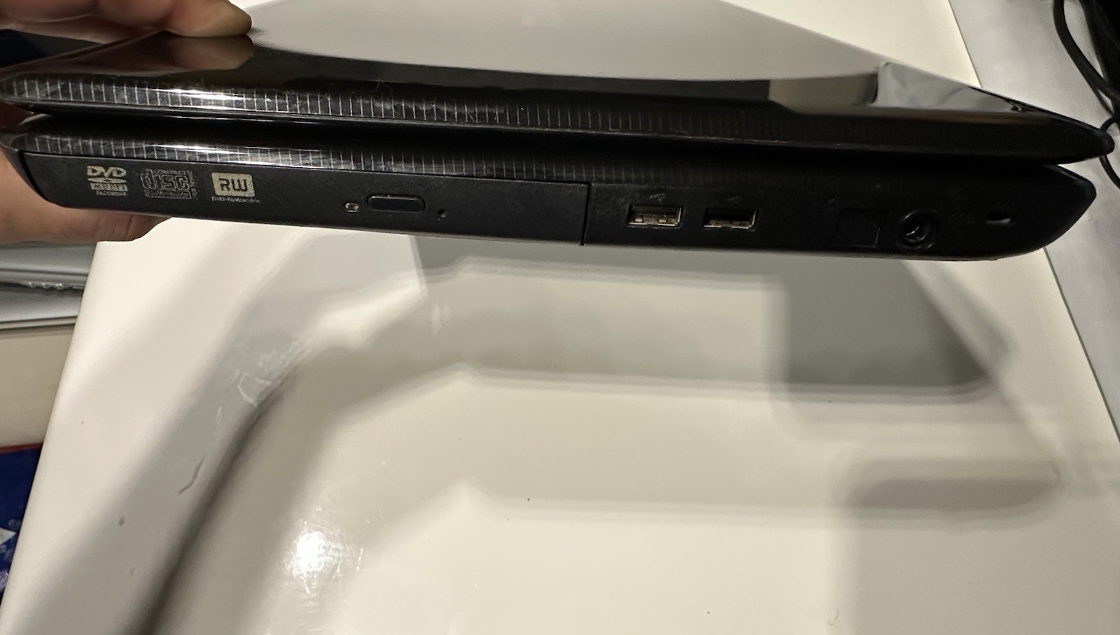 Toshiba Satellite L555-10M 15.6″ Core 2 Duo 4GB 500GB HDD Win7 HP Power Supply