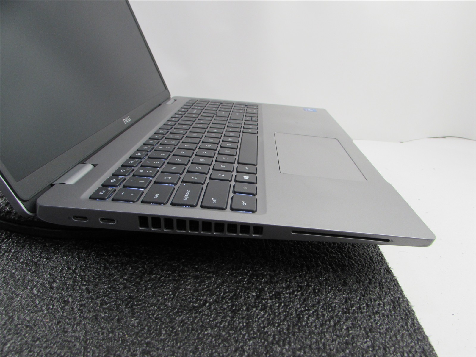 DELL LATITUDE 5520 1920X1080 FHD CORE I7-1185G7 NO SSD 4GB RAM NO O.S