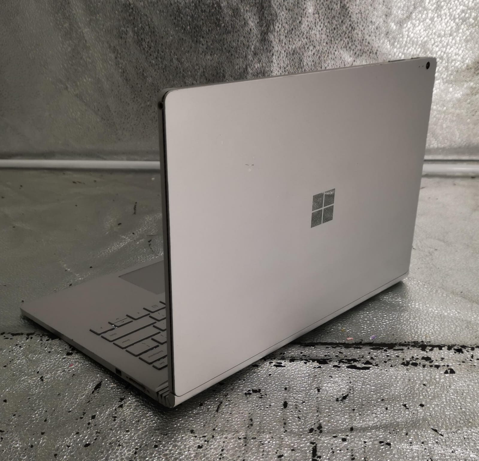 Microsoft Surface Book 13.5″ Intel Core i5-6300U 8GB RAM 256GB