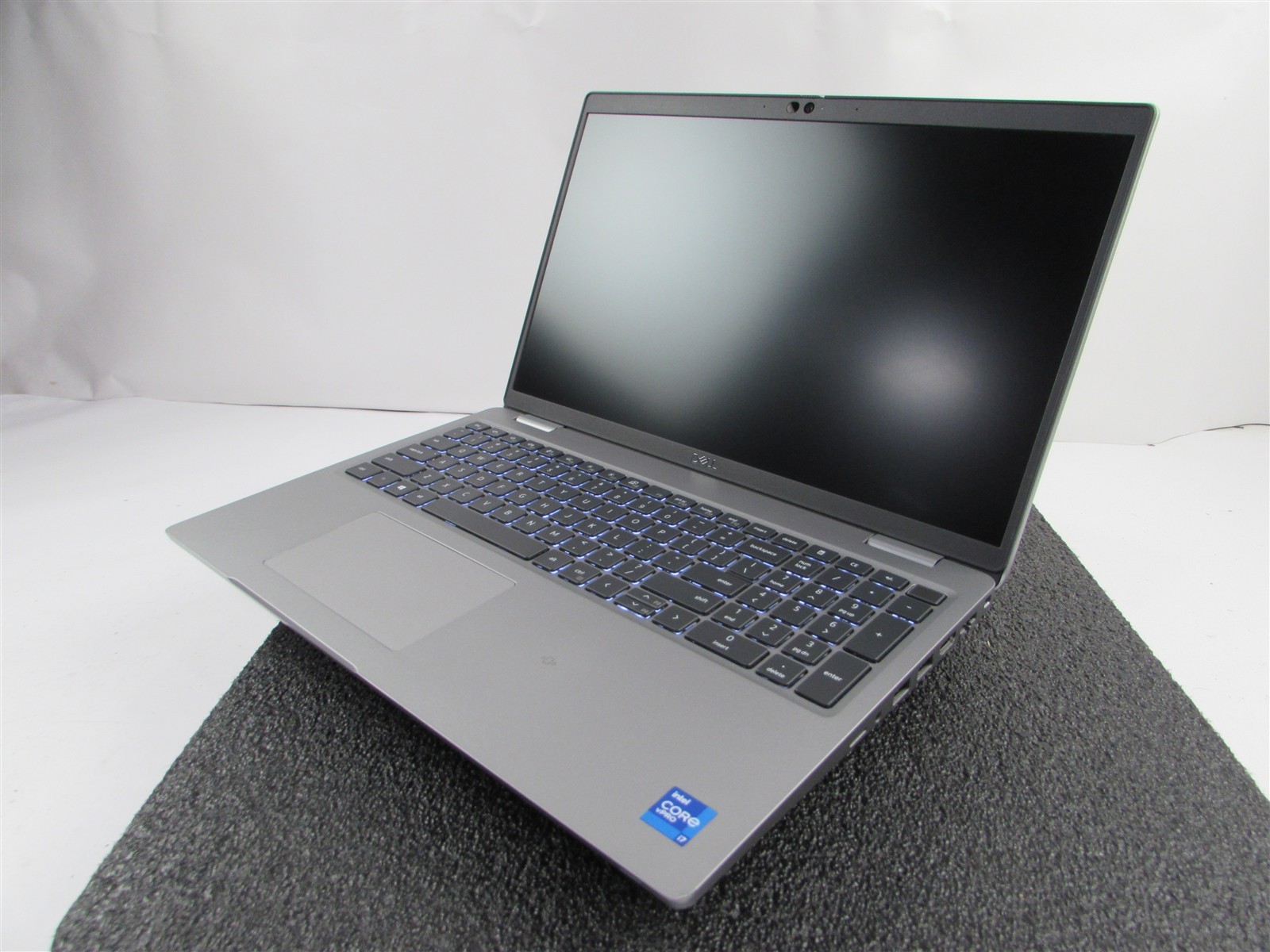 DELL LATITUDE 5520 1920X1080 FHD CORE I7-1185G7 NO SSD 4GB RAM NO O.S