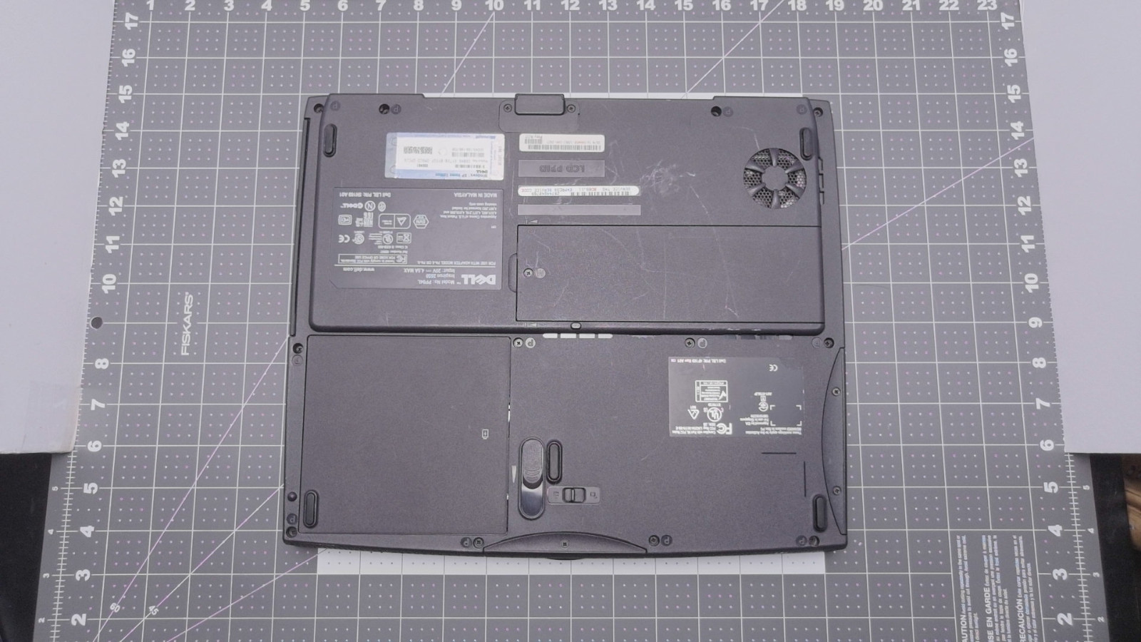 Dell Inspiron 2650 15″ Celeron Laptop [No Power Cord, Untested]