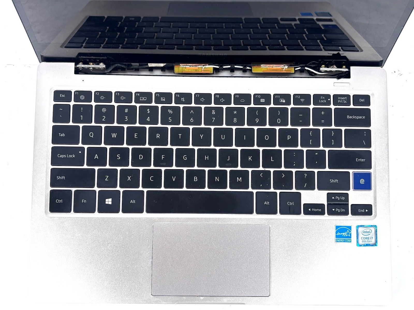 Samsung NP730XBE – 13.3″ FHD, 1.8GHz i7, 16GB RAM, NO SSD
