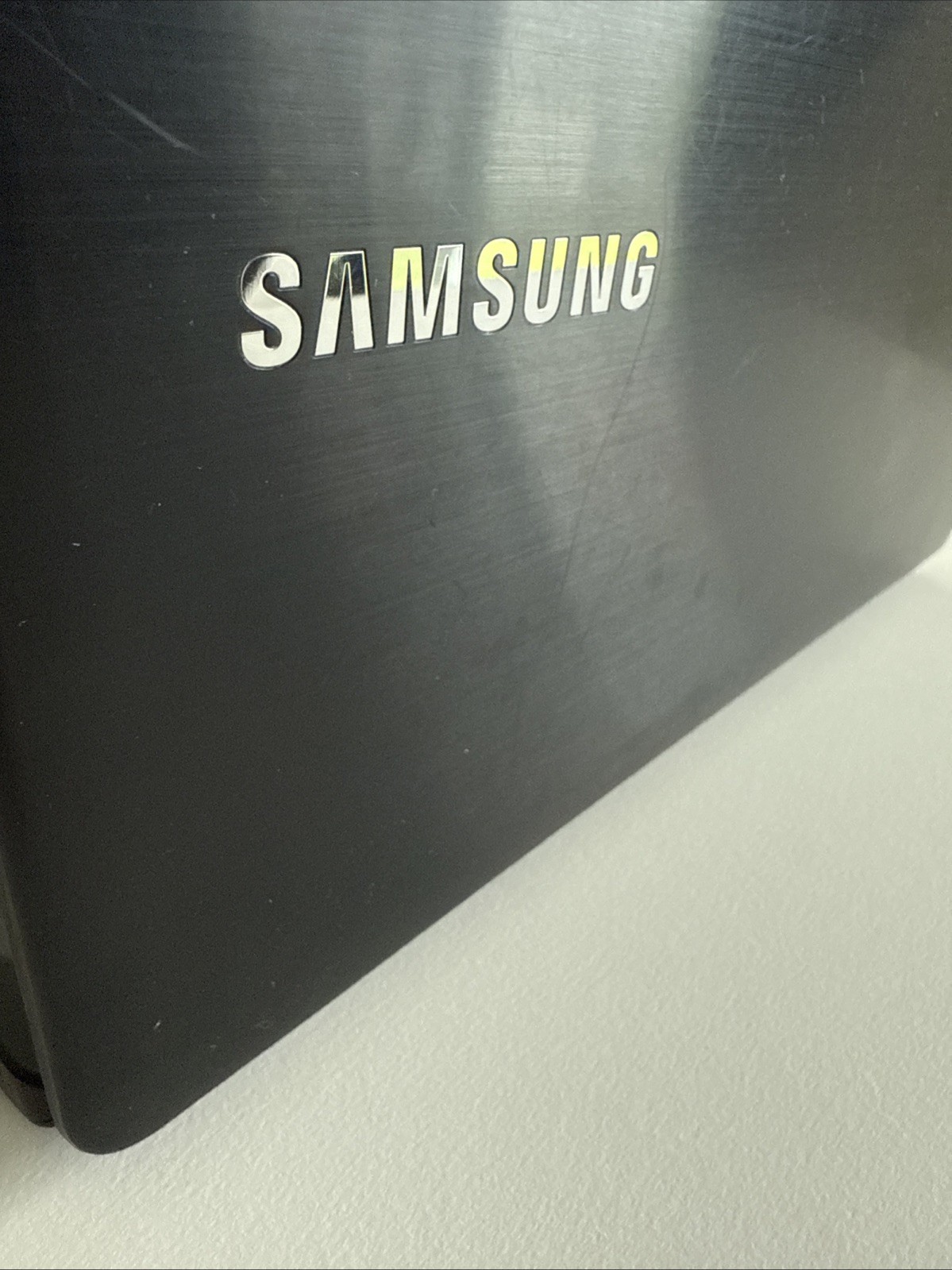 SAMSUNG NP530E5M X01US | INTEL CORE I5-7200U 2.50GHZ No Ram No HDD No Adapter
