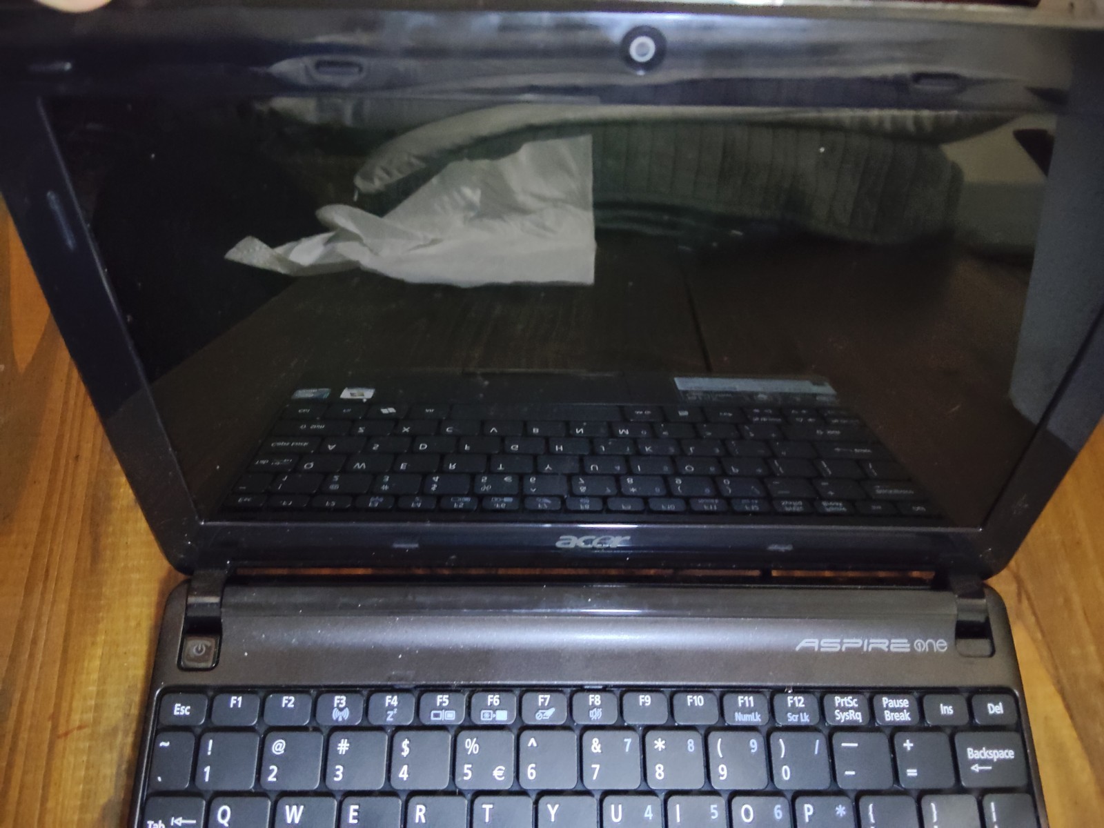 Acer Aspire One Laptop Computer Model ZE6 Windows 7 For * Repair Or For Parts .