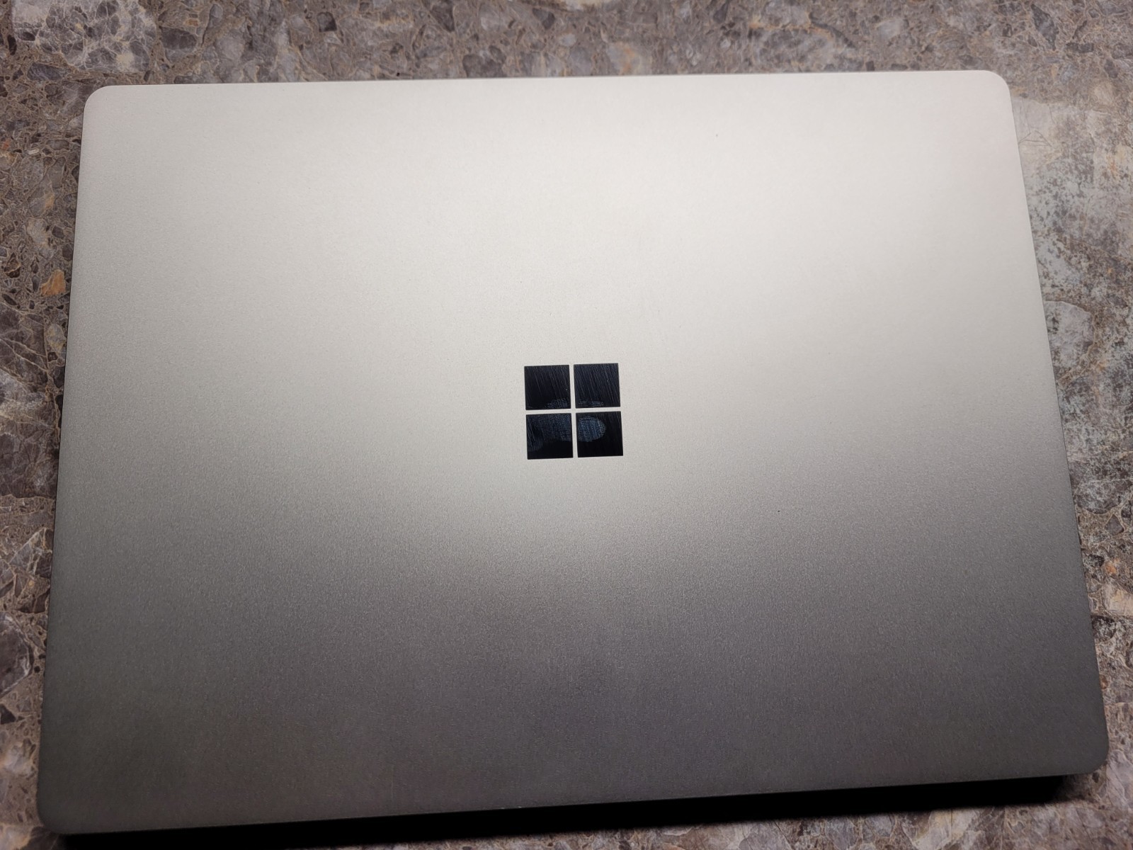 Microsoft Surface Laptop Go 1943 i5 1035G1 1.0GHZ 12.4″ 8GB 128GB Win 11 Mouse
