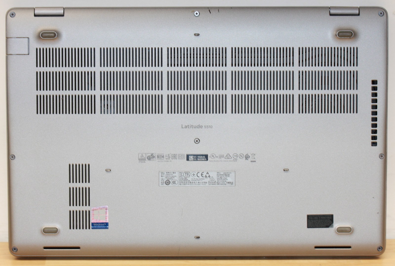 Latitude 5510: 15.6 FHD, i7-10610U, 32GB, 500GB NVMe, Win 11 Pro