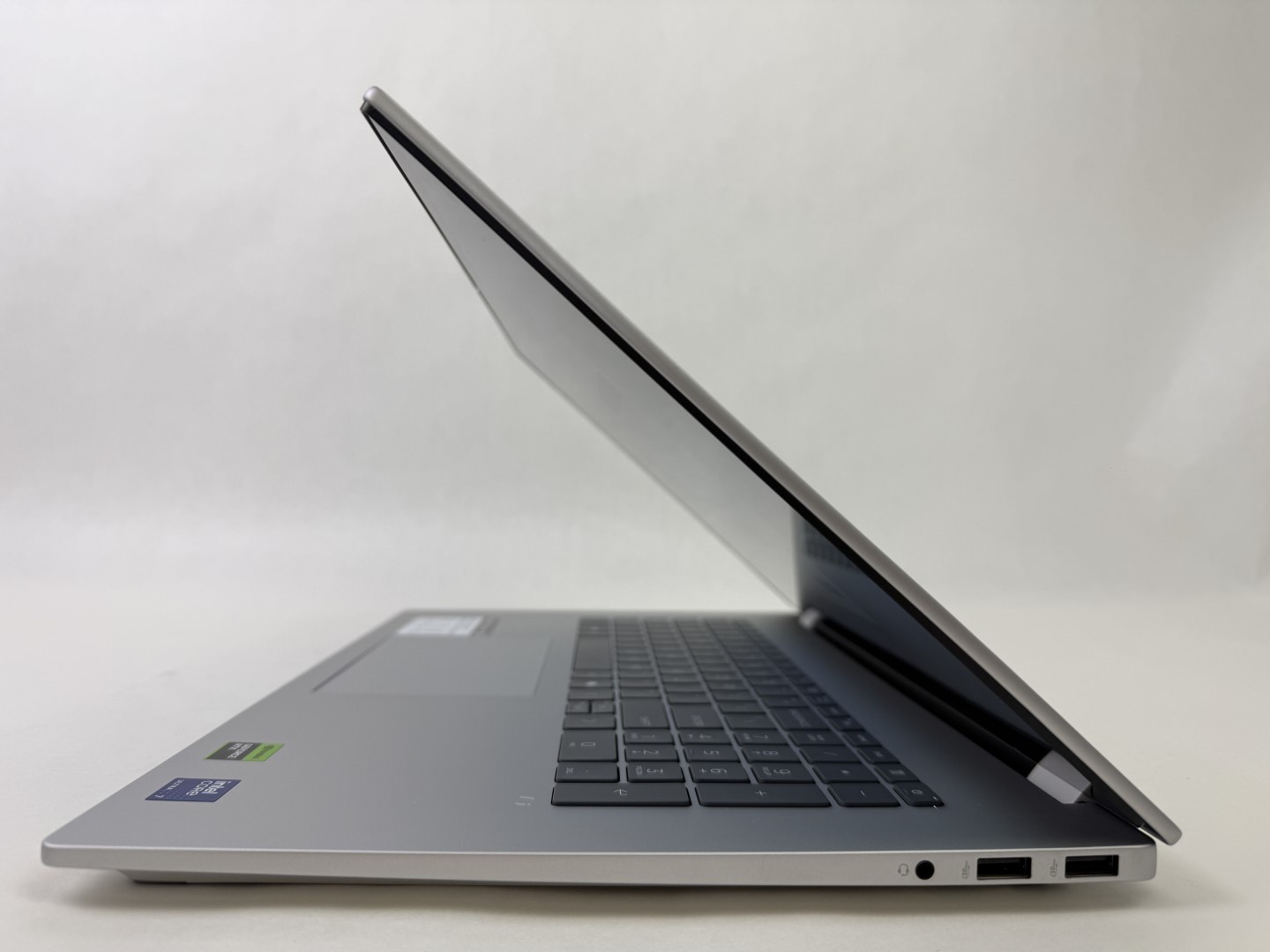 HP OmniBook 7 17-dc0073cl 17.3″ FHD Touch Ultra 7 258V 32GB 1TB RTX 4050 W11 Scr