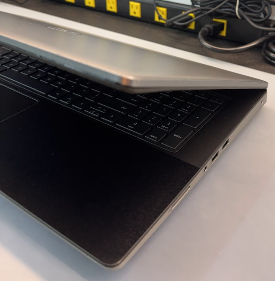 Dell Precision 7760 17″ INTEL CORE i7-11850H 512GB SSD 32GB RAM A3000 WIN11 READ